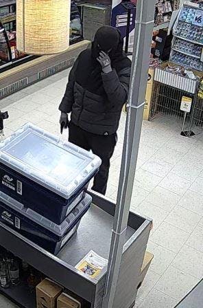 Manden havde maskeret sig effektivt. Men måske kan nogen genkende tøjet?