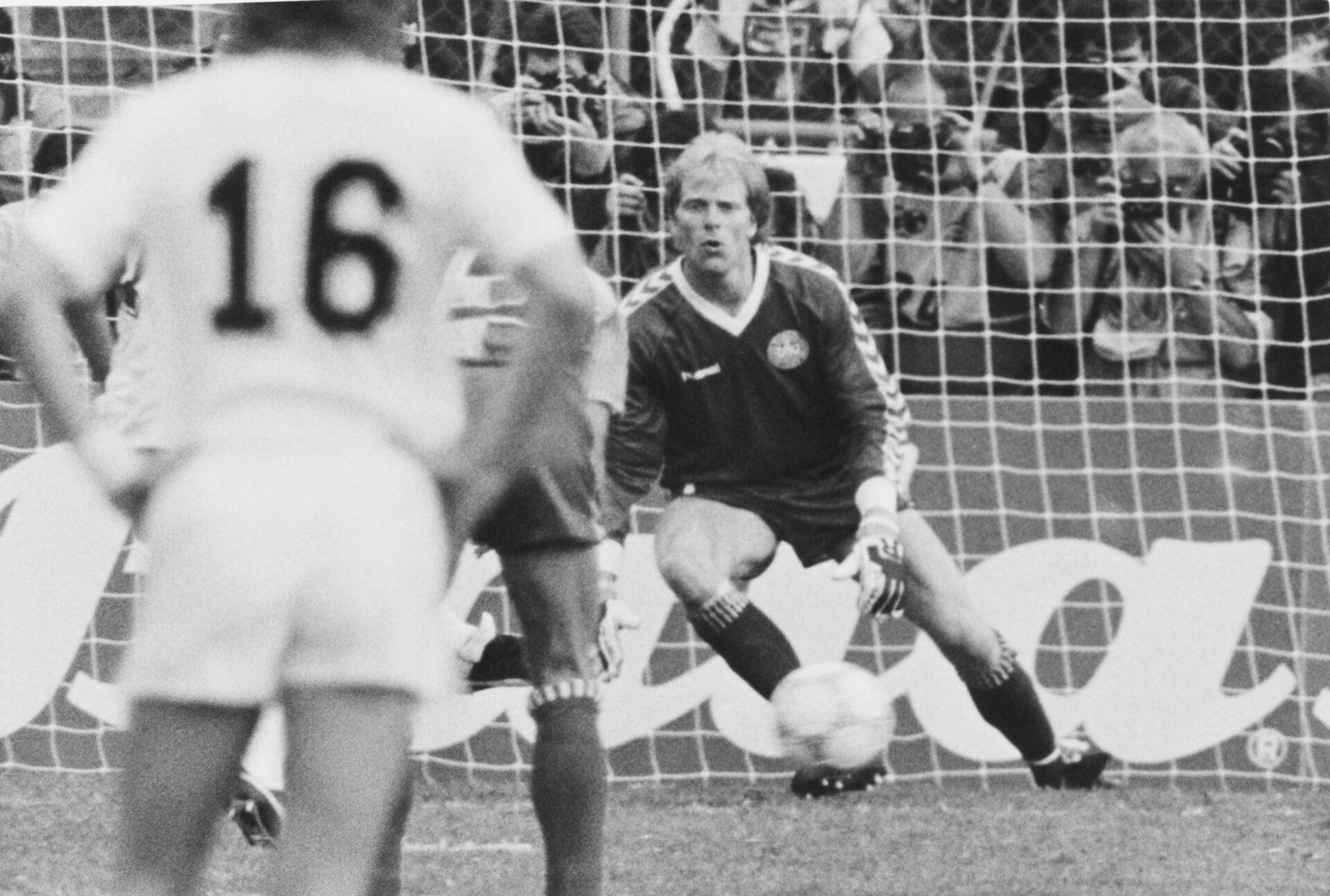 Hvis man siger Troels Rasmussen i Aarhus' gader, får man julelysene frem i øjnene på de AGF-fans, som kan huske 1986-sæsonen.