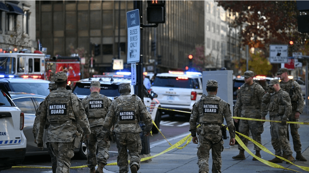 To soldater fra USA's nationalgarde er i kritisk tilstand, efter at de blev skudt nær Det Hvide Hus onsdag. Den mistænkte er en mand fra Afghanistan, siger Donald Trump. - Foto: Drew Angerer/Ritzau Scanpix