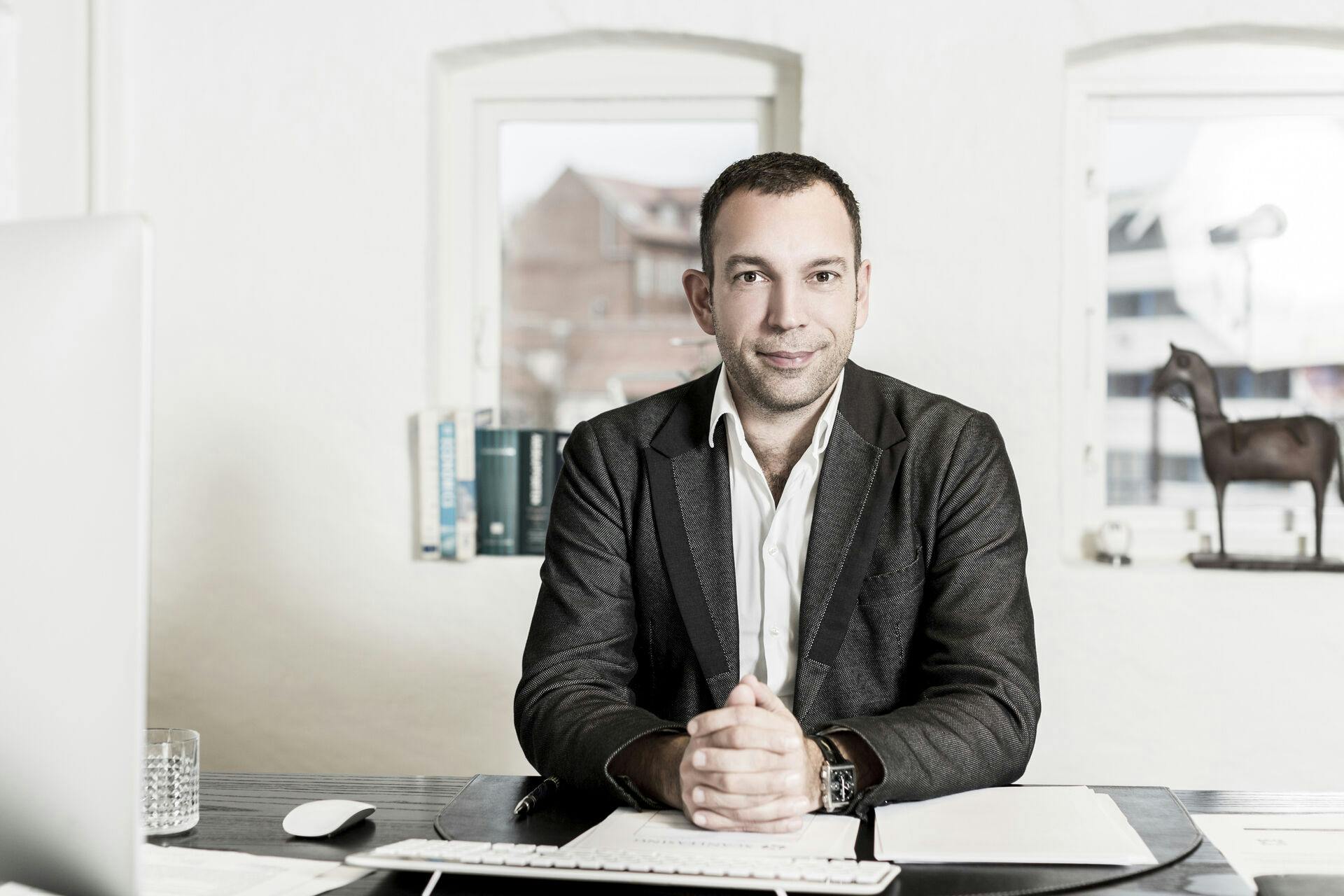 Peter Larsen var direktør og ejer af Scanleasing, der fremstod som en stor succes, men siden gik konkurs med et brag med politiefterforskning til følge.