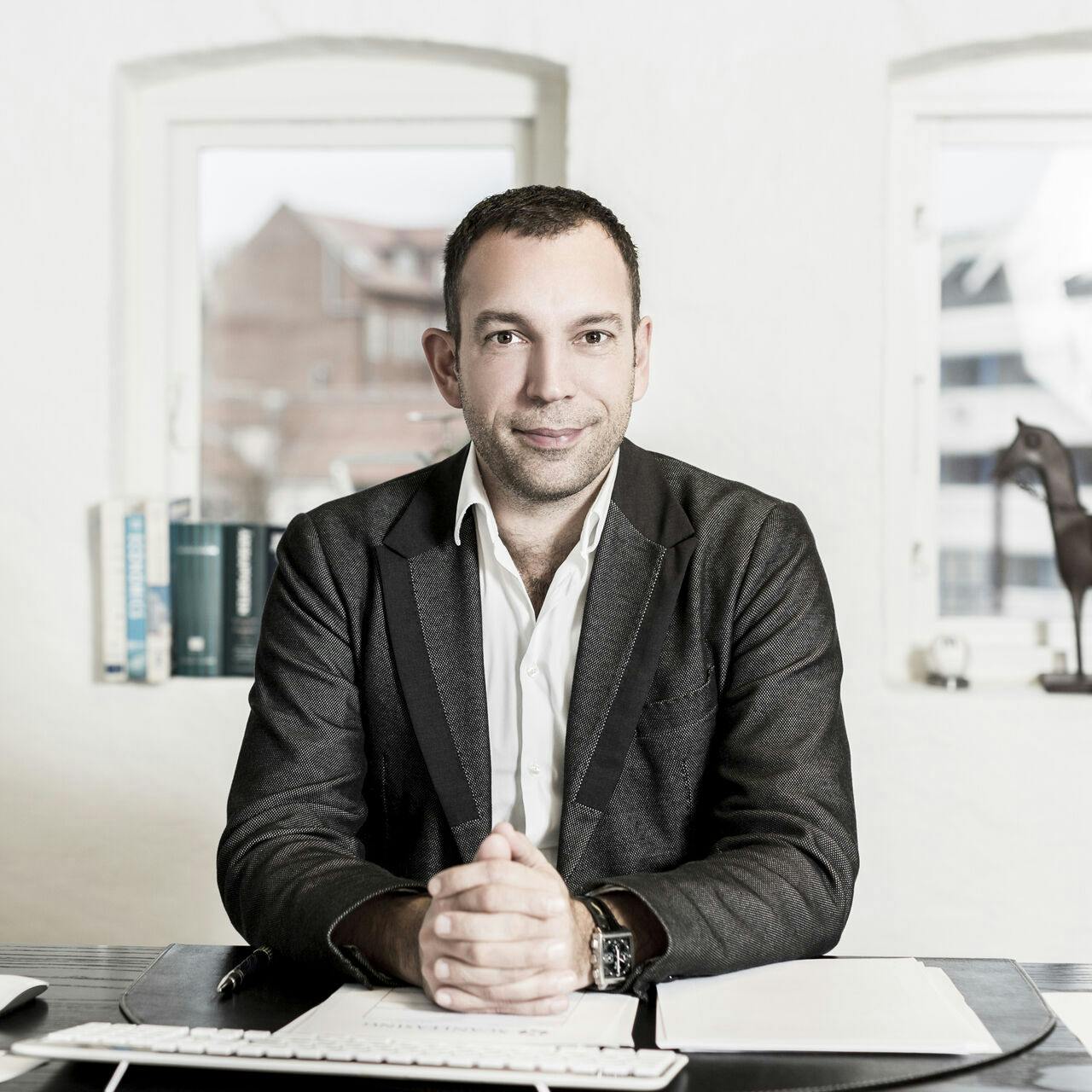 Peter Larsen var direktør og ejer af Scanleasing, der fremstod som en stor succes, men siden gik konkurs med et brag med politiefterforskning til følge.