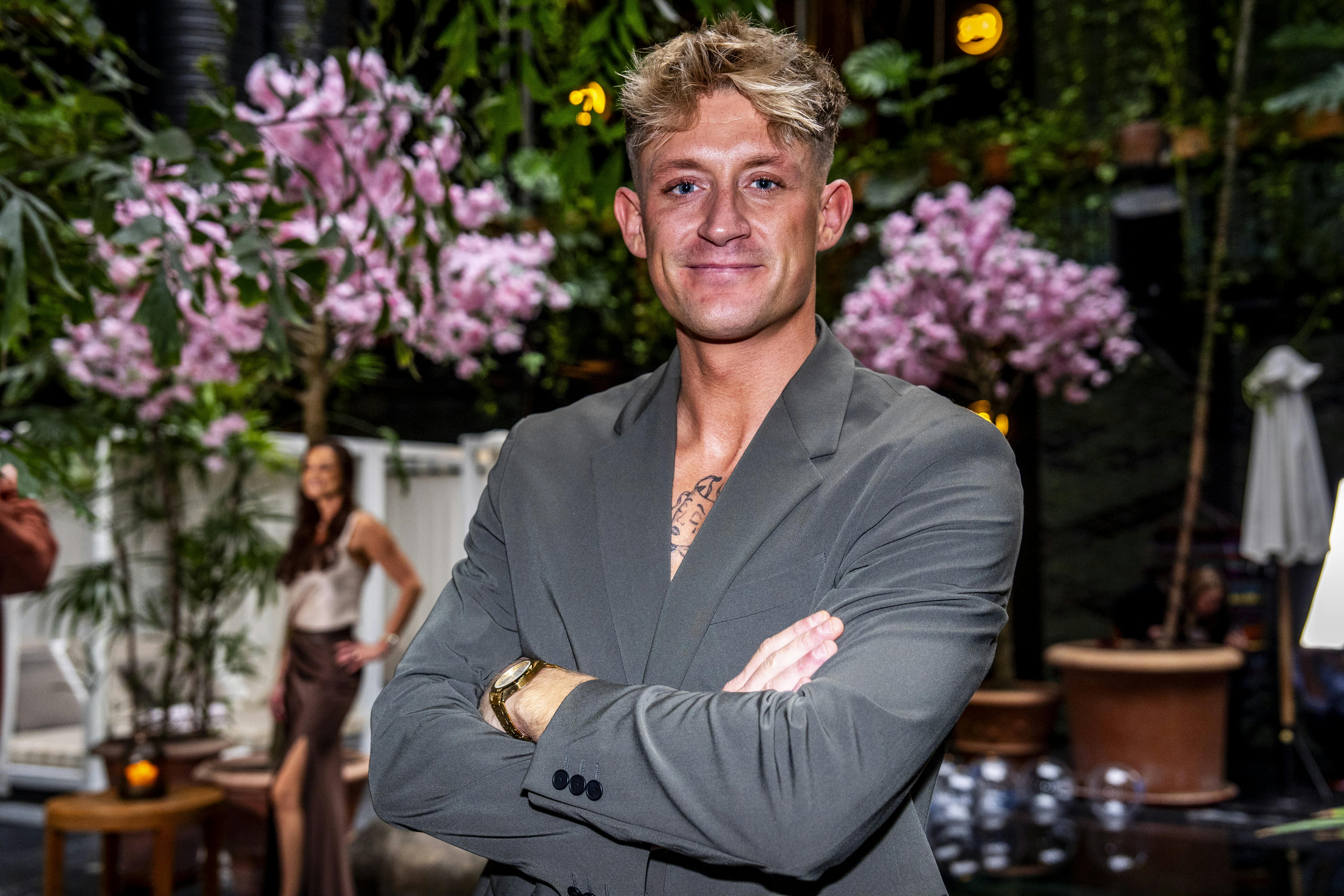 Bro er i øjeblikket aktuel i realityprogrammet "Villa Of Broken Hearts".