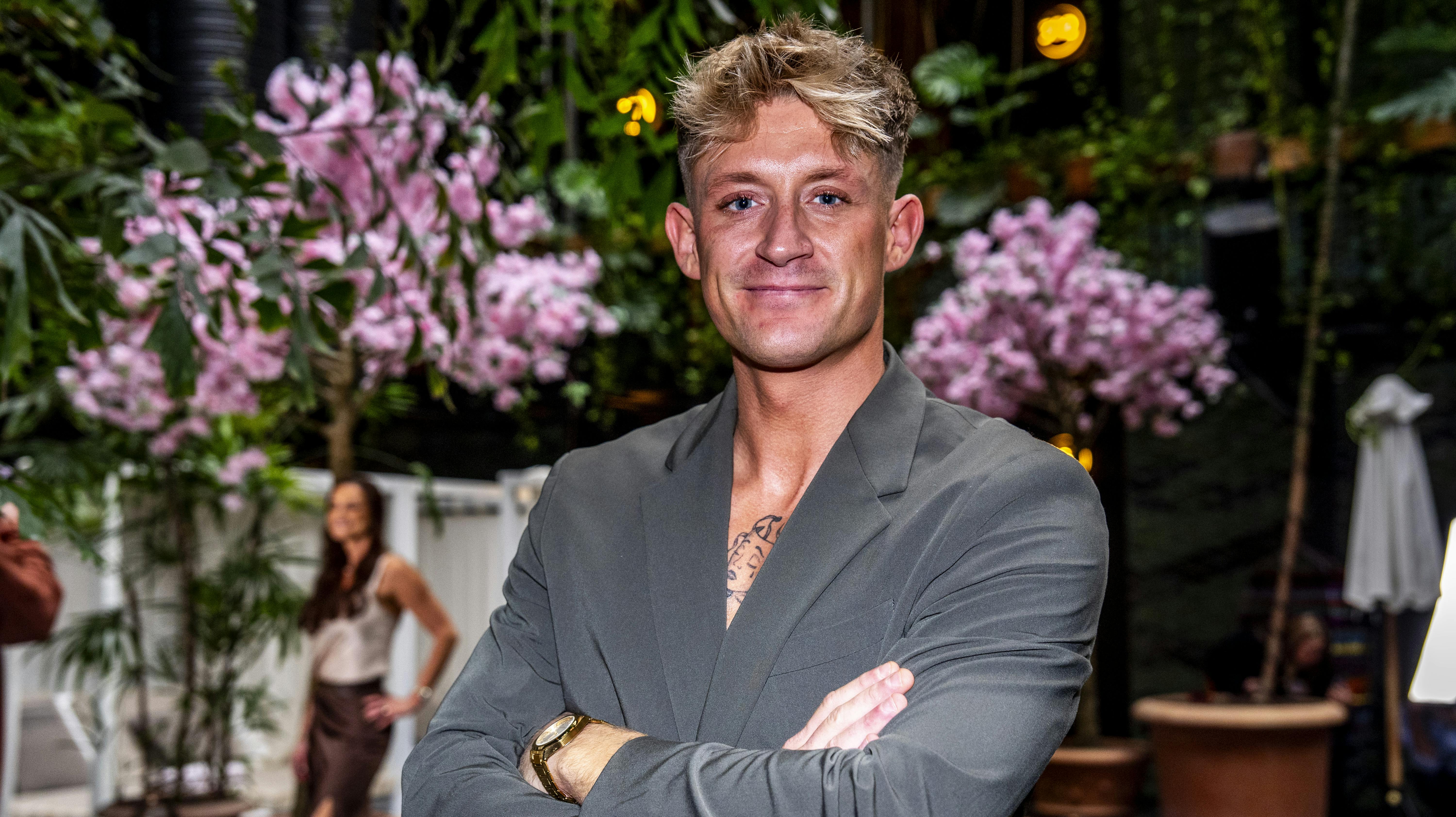 Bro er i øjeblikket aktuel i realityprogrammet "Villa Of Broken Hearts".