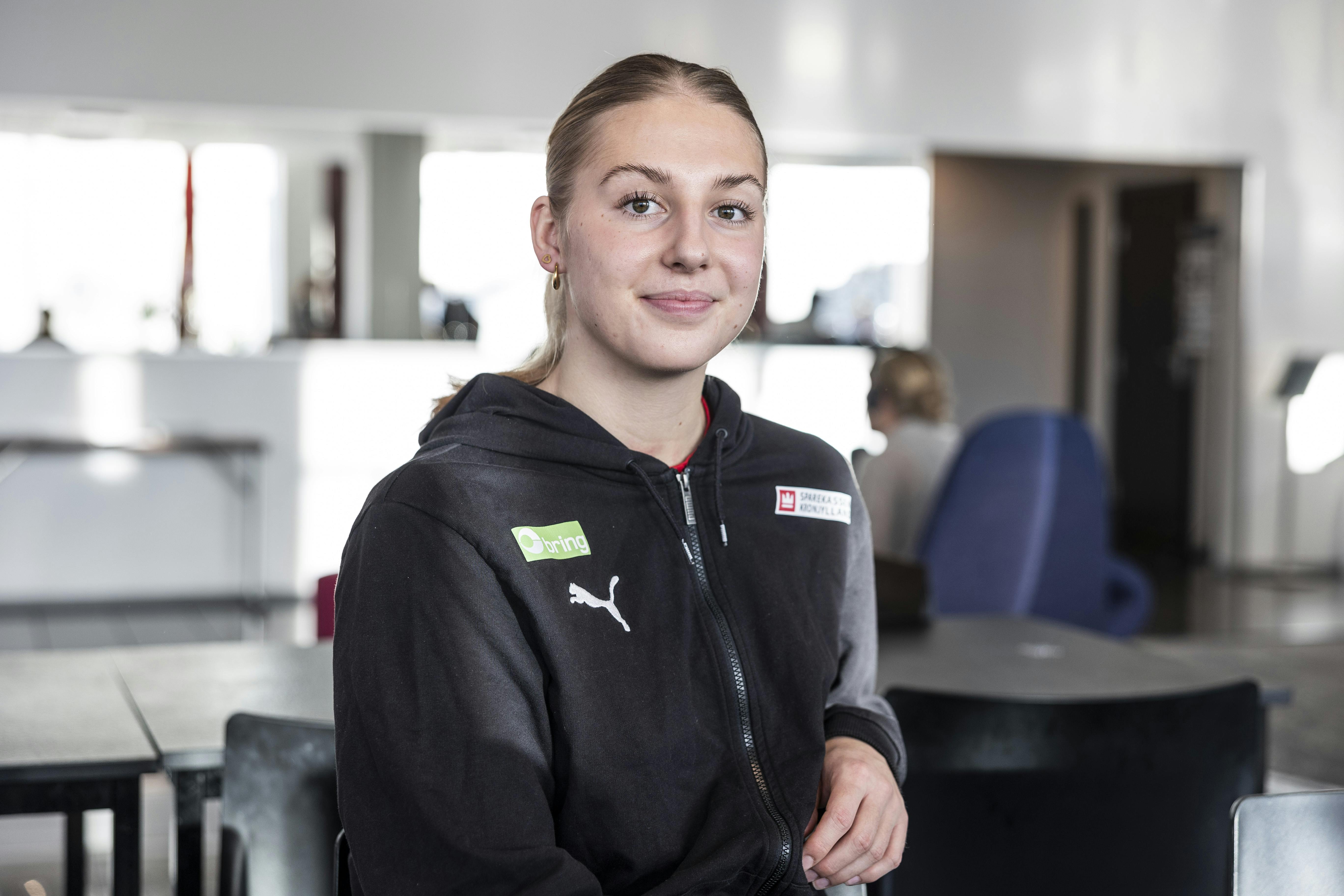 Laura Borg var en af de helt store kaniner, som Helle Thomsen trak op af hatten, da VM-truppen blev udtaget. Nu ser bagspilleren frem til at få VM-debut.