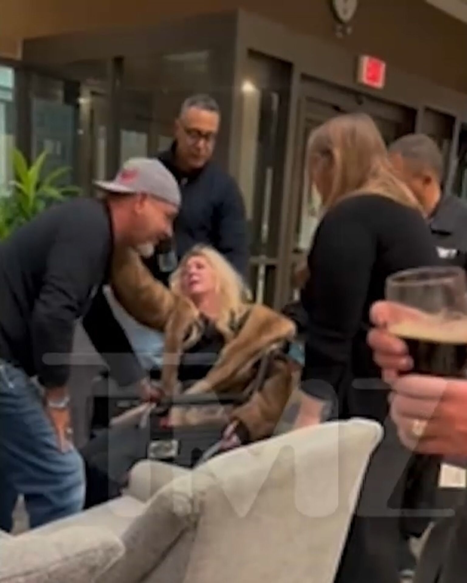 *PREMIUM-EXCLUSIVE* Chicago, IL **WEB E