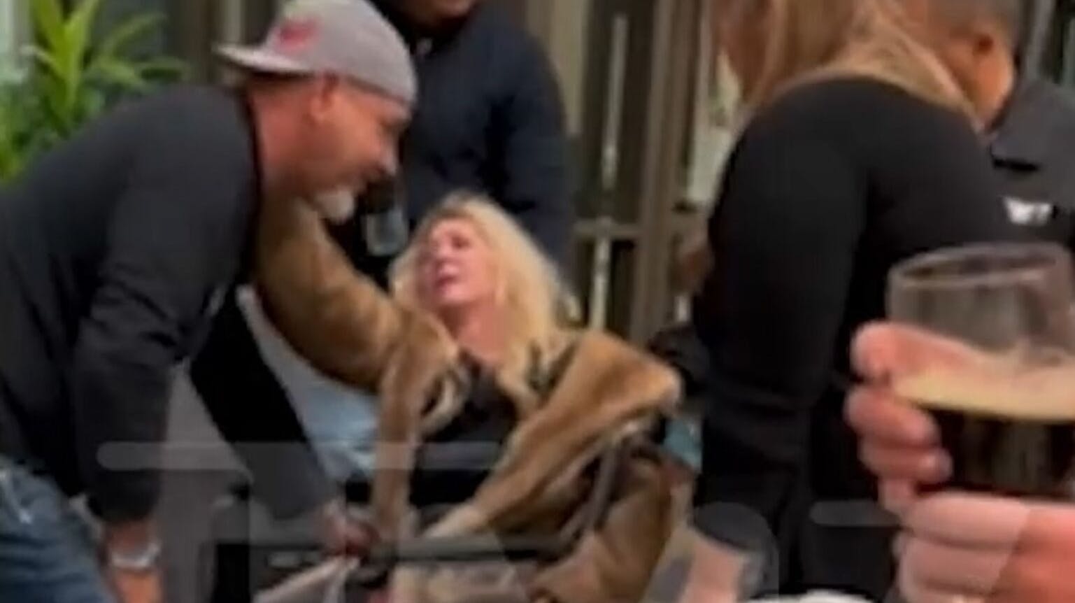 *PREMIUM-EXCLUSIVE* Chicago, IL **WEB E