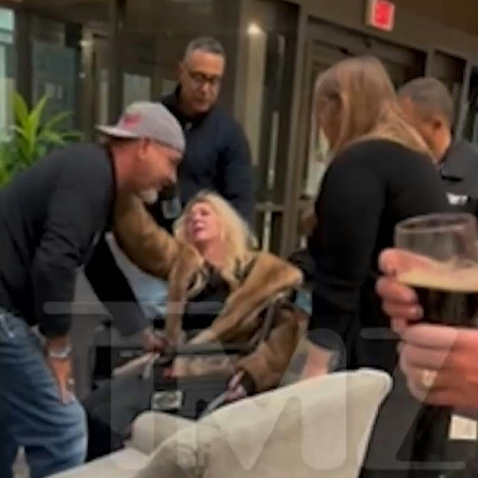 *PREMIUM-EXCLUSIVE* Chicago, IL **WEB E