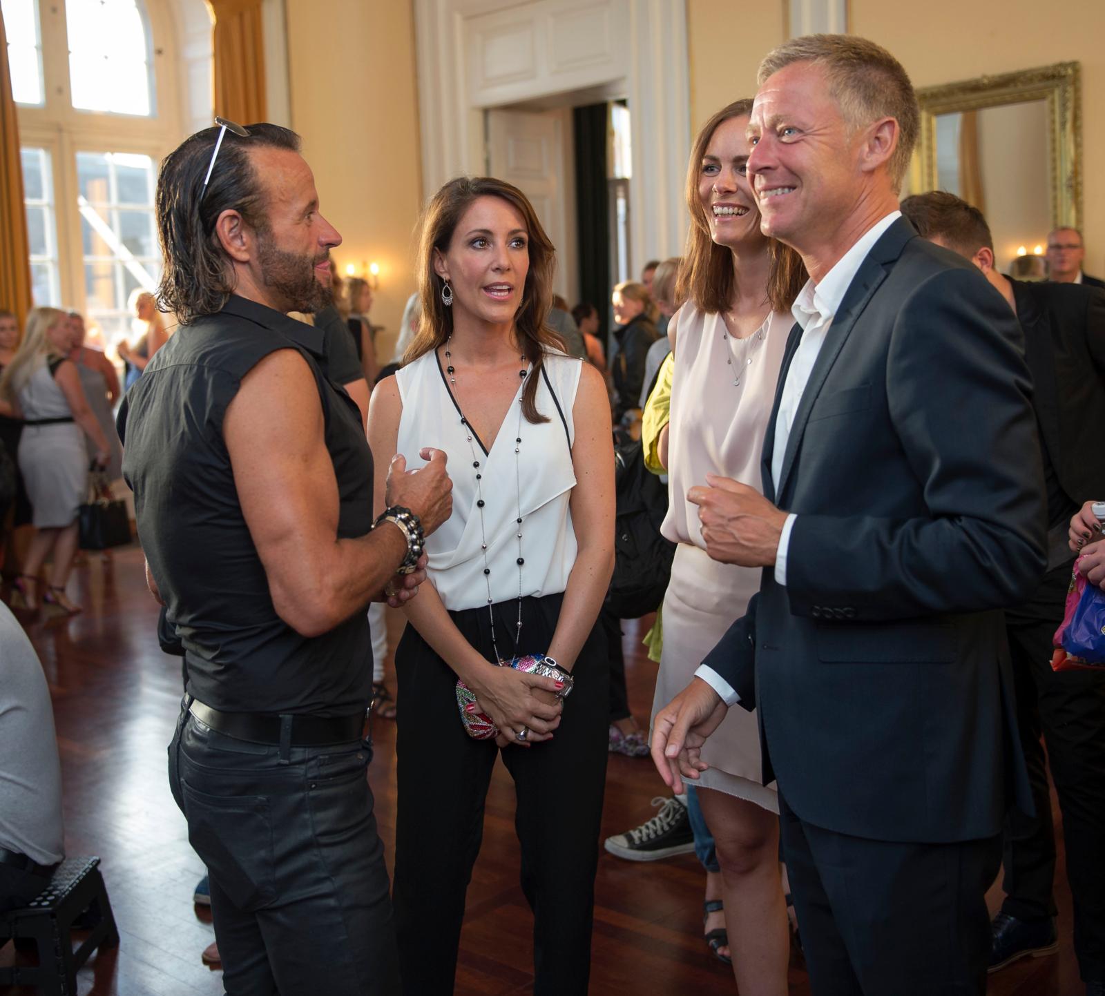 Kontakten med det danske kongehus går mange år tilbage. Her er vi under modeugen tilbage i 2013, hvor en ganske friskt påklædt Dennis Knudsen mødes med prinsesse Marie.