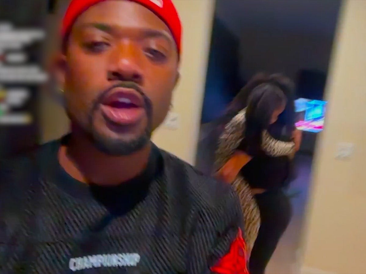 Det hele udspillede sig på Ray J's egen livestream.