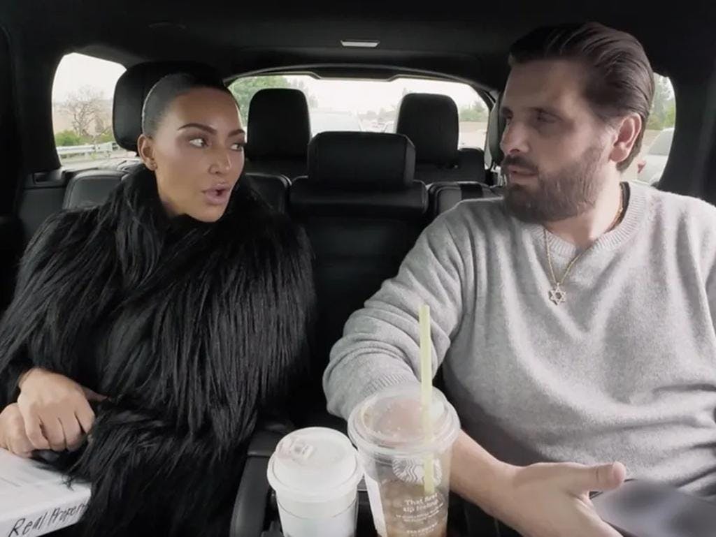 Kim Kardashian og Scott Disick i ugens afsnit af "The Kardashians", hvor forholdet til Kanye West kommer op.