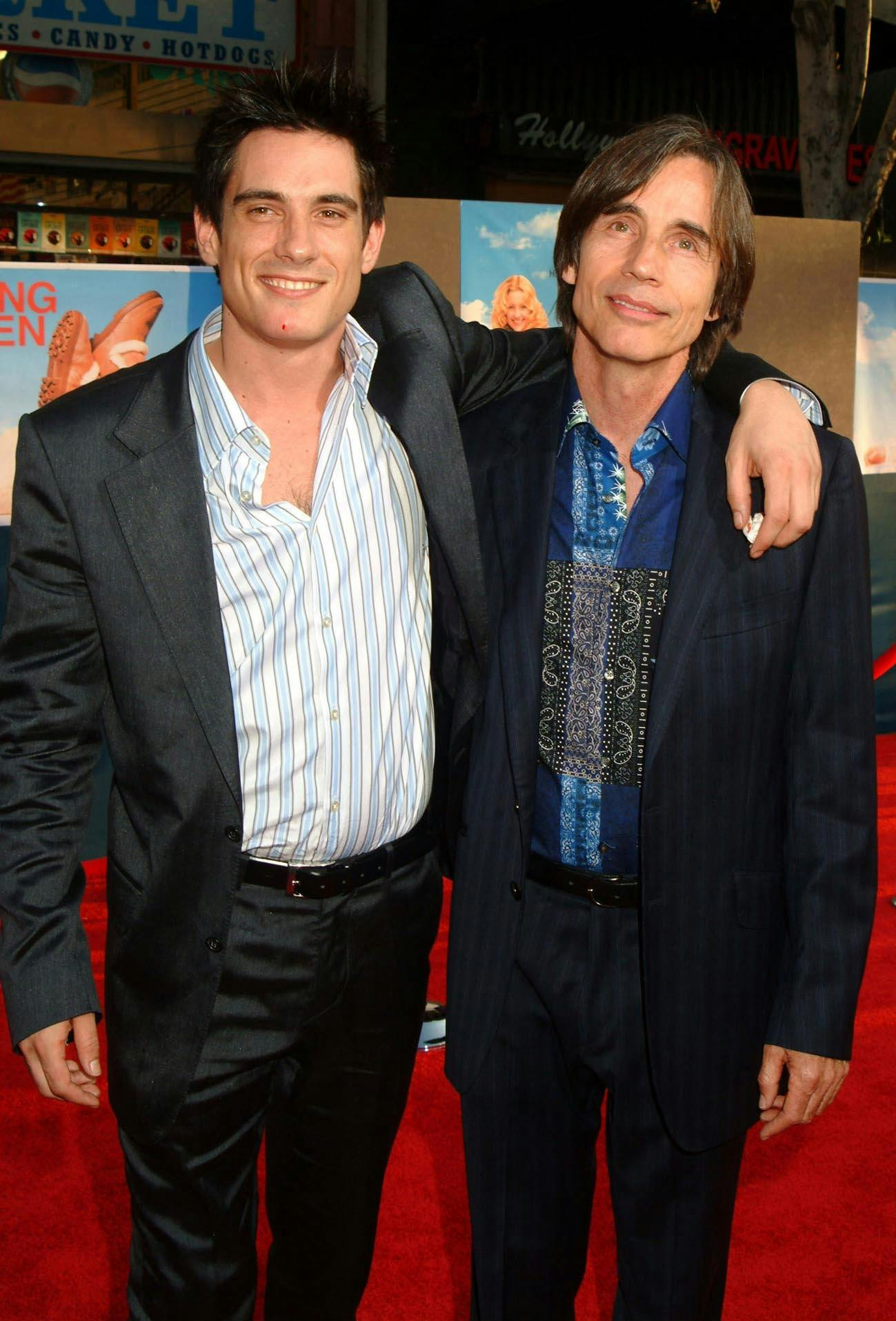 Ethan Browne and dad Jackson Browne at the premiere of 'Raising Helen'.<0x0d>Hollywood, California. 26.05.04<0x0d>Credit:WENN\Cortes Newscom/(Mega Agency TagID: wennphotos014000.jpg) [Photo via Mega Agency]