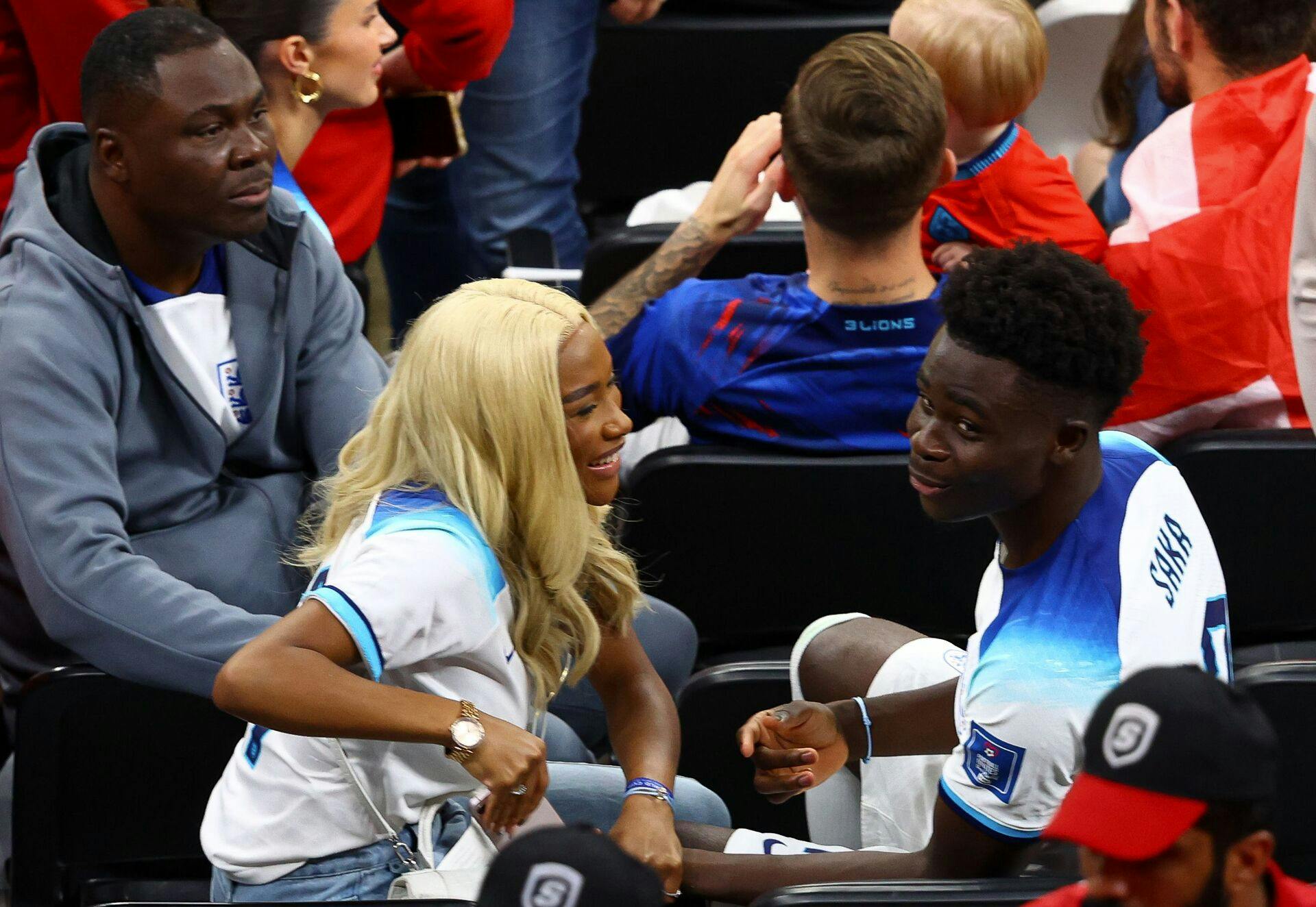 Bukayo Saka og Tolami Benson skal giftes.