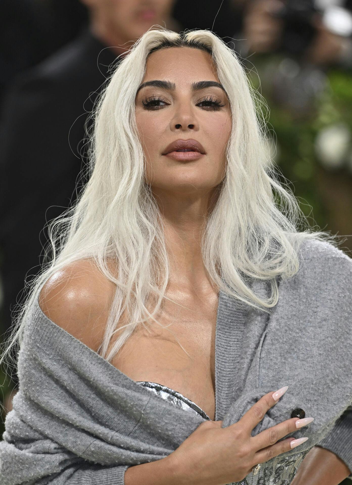 Kim var også blond til Met Gala i 2024. Om hun fortryder det, melder historien ikke noget om.
