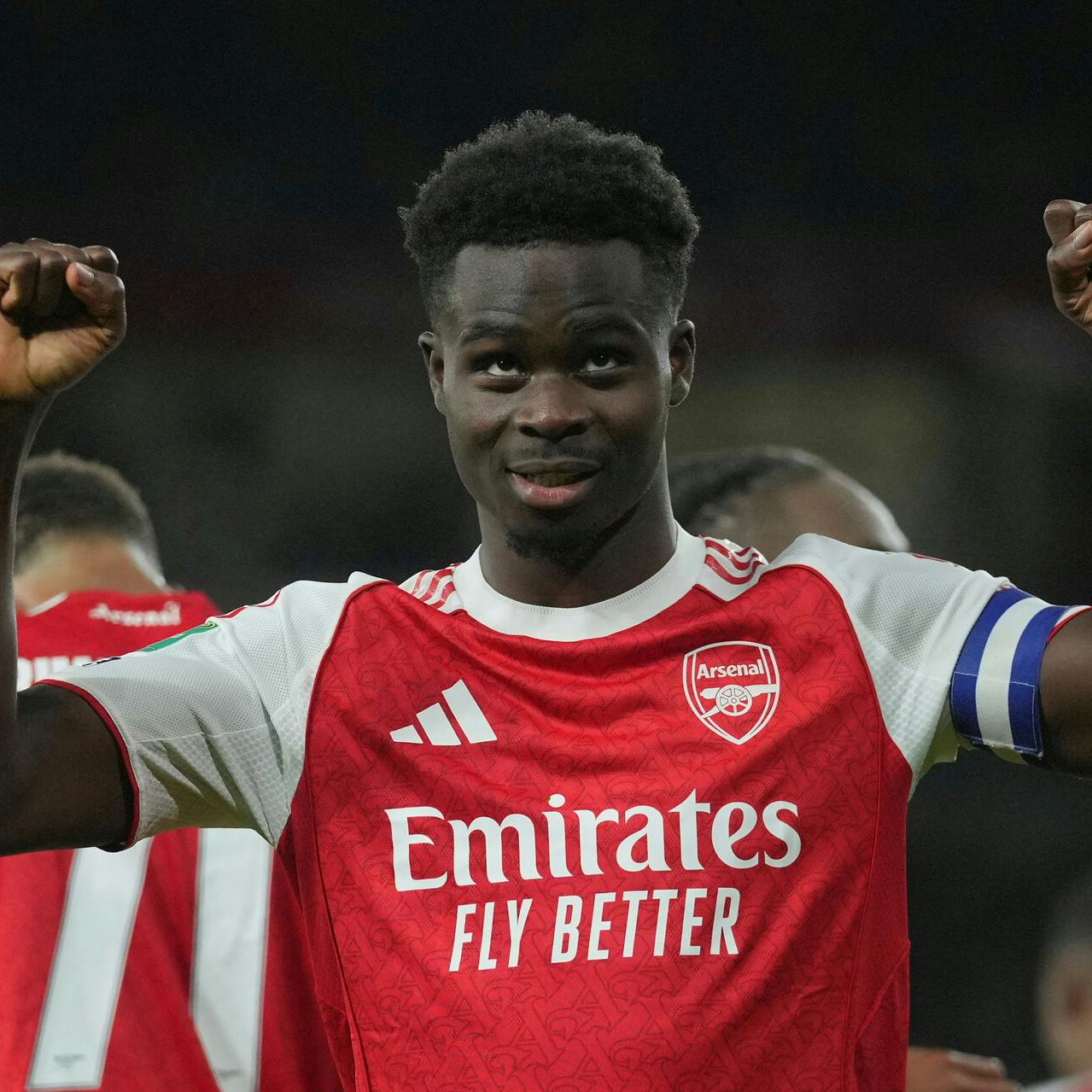 Bukayo Saka har ekstra god grund til at juble for tiden. Han fik nemlig et ja fra kæresten Tolami Benson.