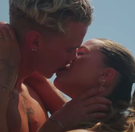 Marius Liliendal og Jasmin Klaudia i "Paradise Hotel" sæson 22.