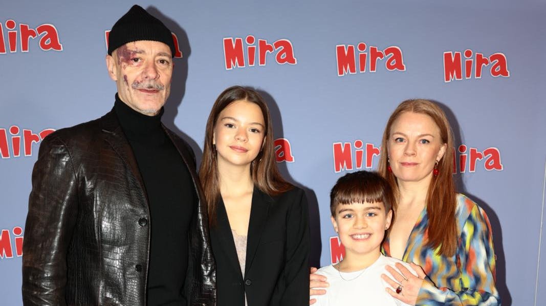 Jimmy Jørgensen og Signe Egholm Olsen havde børnene Billie på 14 og ni-årige Morgan til premiere.