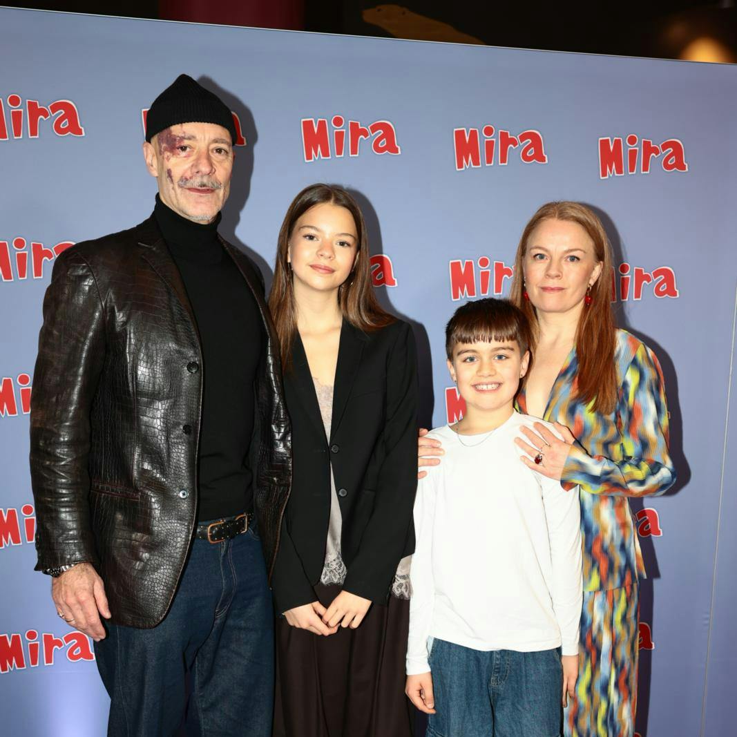 Jimmy Jørgensen og Signe Egholm Olsen havde børnene Billie på 14 og ni-årige Morgan til premiere.