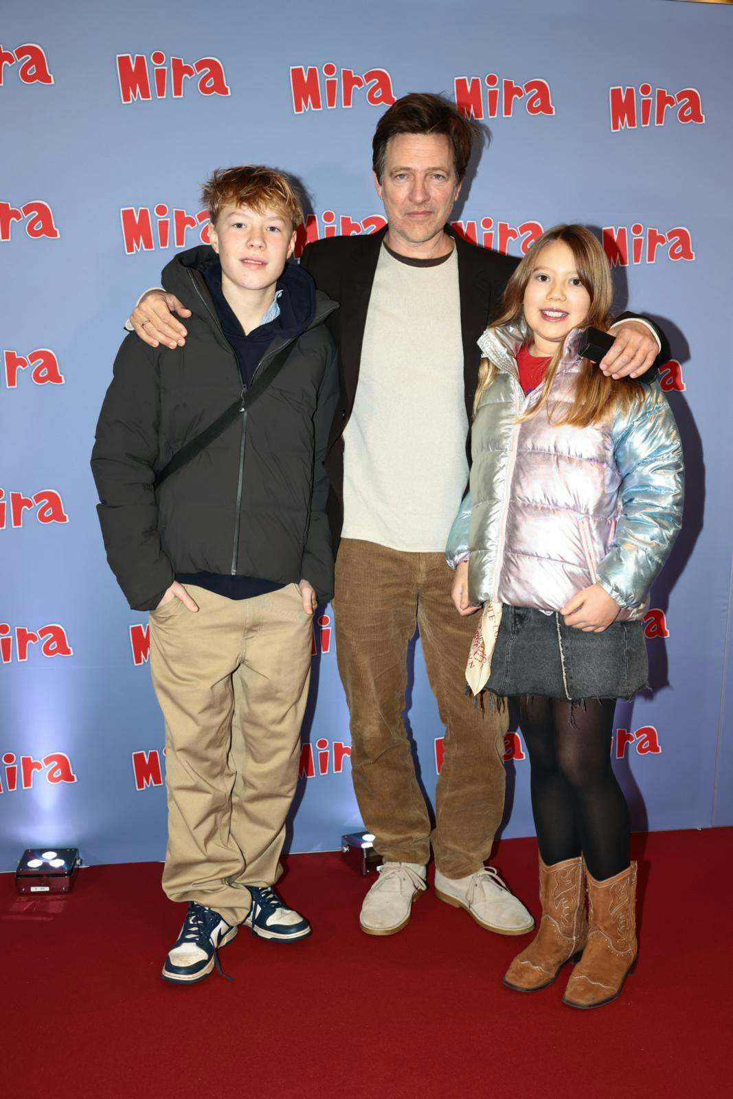 Vinterberg og børnene Albert og Lily er glade for bøgerne, og derfor så de frem til at se den nye film.