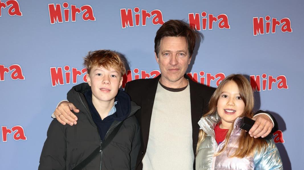 Vinterberg og børnene Albert og Lily er glade for bøgerne, og derfor så de frem til at se den nye film.