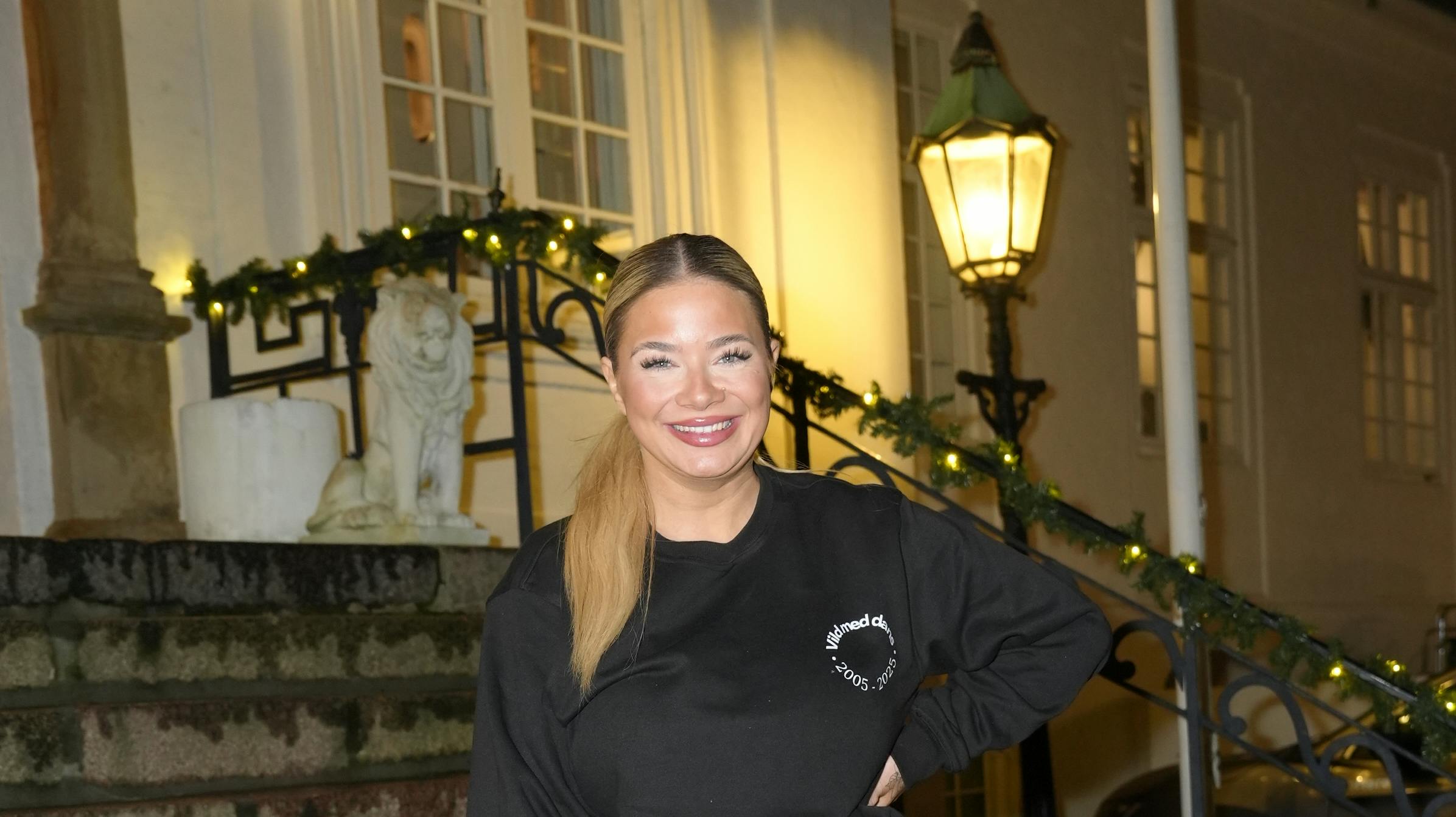 Sissal dukkede kort op til efterfesten, men det bliver uden alkohol indenbors.