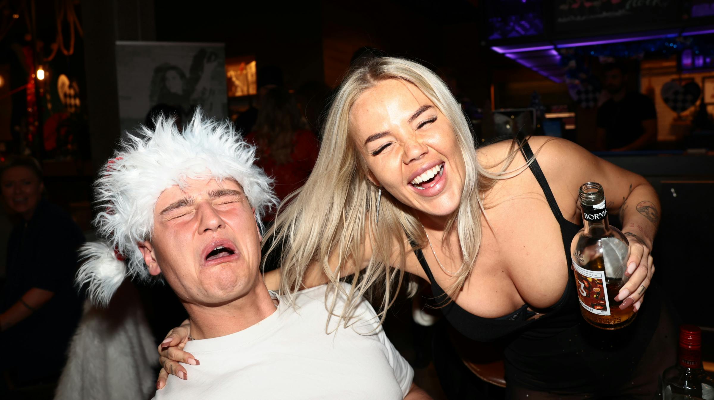 Liv og Kasper fra "Love Island" sørgede for shots hele aftenen.