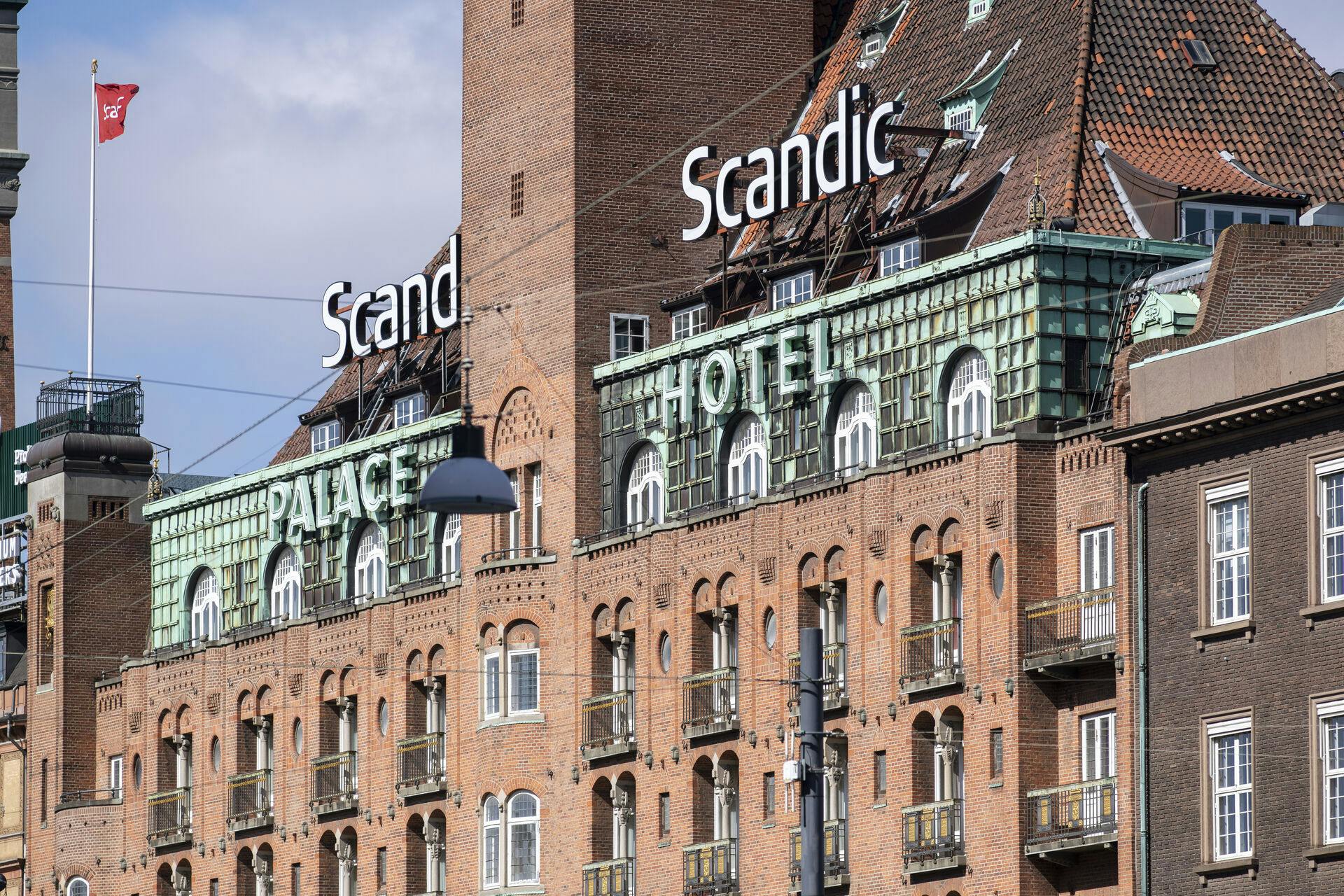 Hotellet ligger på Rådhuspladsen i København.