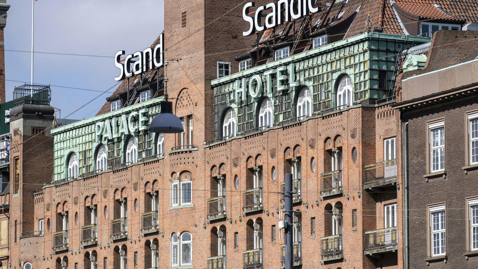 Hotellet ligger på Rådhuspladsen i København.