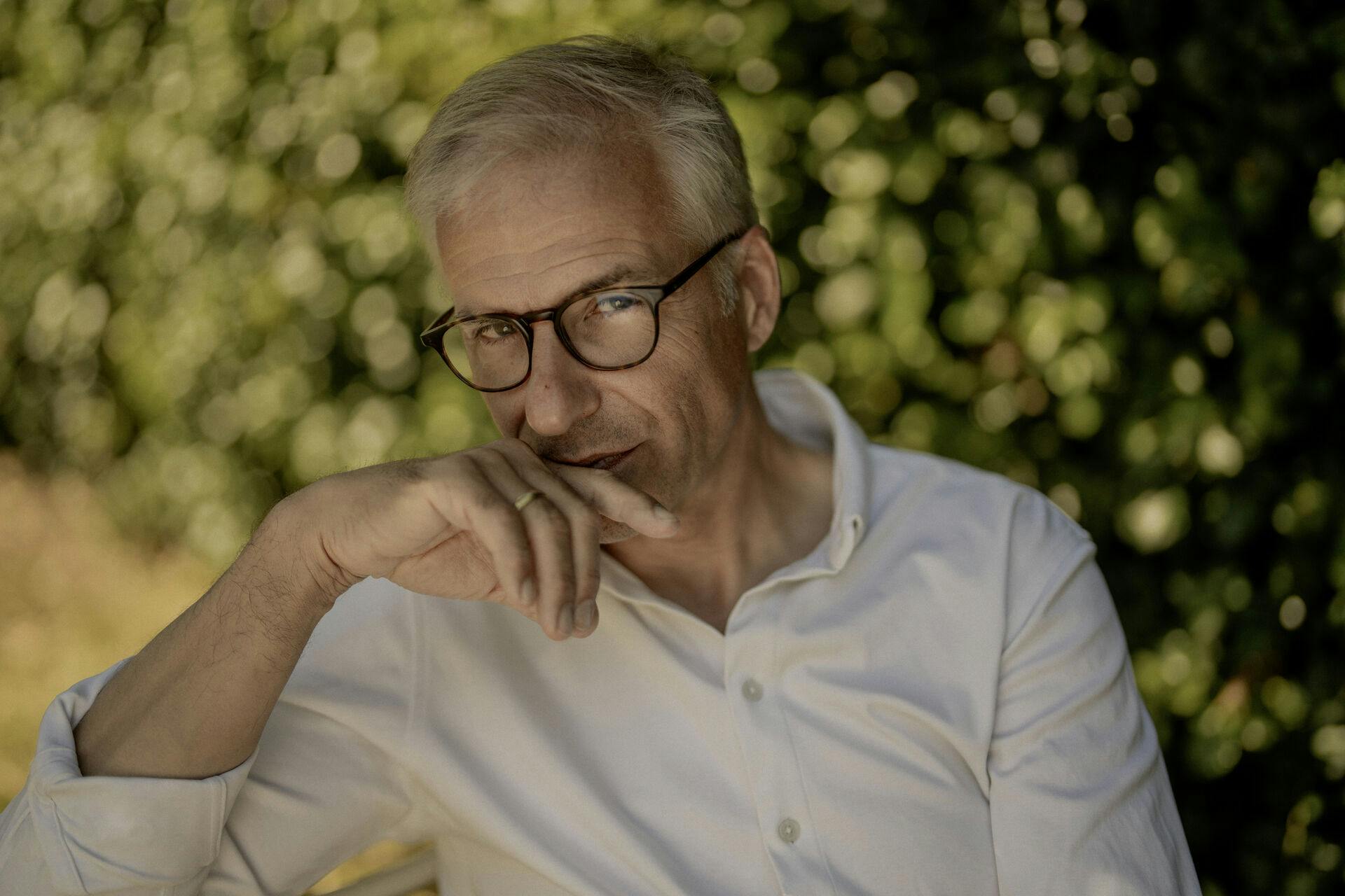 Reality-seerne kender Michael Brautsch fra "Gift ved første blik", men præsten har også været De Konservatives spidskandidat på Frederiksberg. Nu trækker han sig som leder efter kommunalvalget.