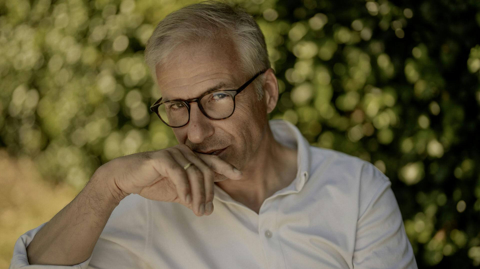 Reality-seerne kender Michael Brautsch fra "Gift ved første blik", men præsten har også været De Konservatives spidskandidat på Frederiksberg. Nu trækker han sig som leder efter kommunalvalget.