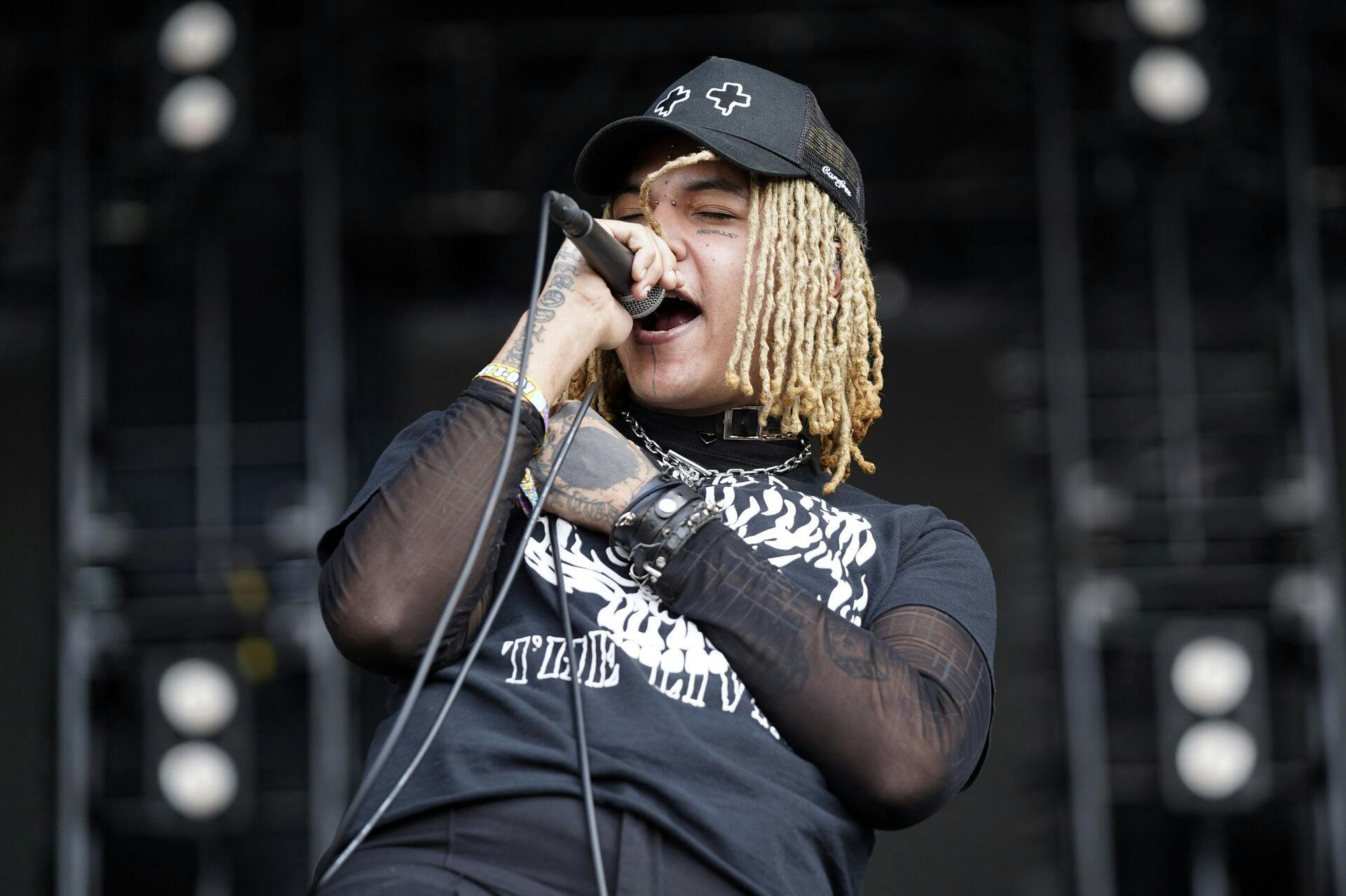 Poorstacy står bag numre som "Don't Look At Me", "Choose Life" og "Hills Have Eyes".