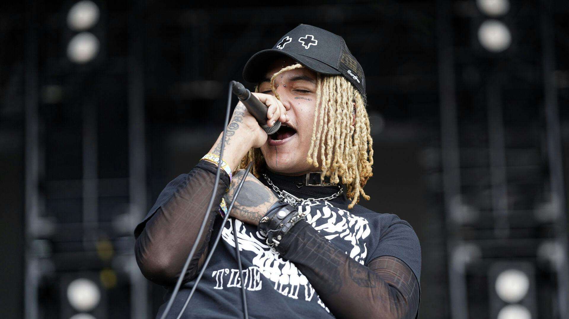 Poorstacy står bag numre som "Don't Look At Me", "Choose Life" og "Hills Have Eyes".