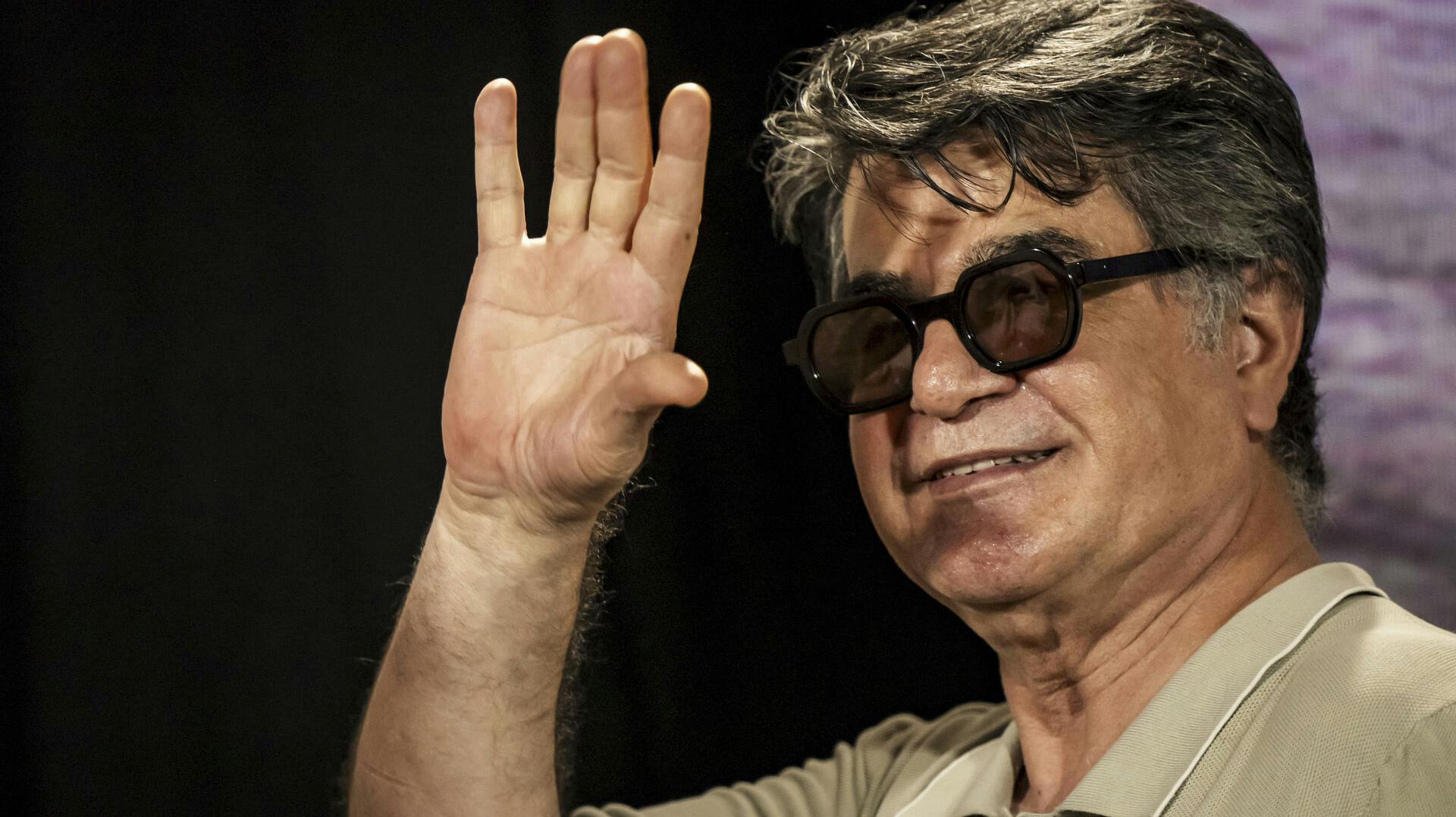 Jafar Panahi var ikke selv til stede, da dommen blev afsagt. Han må ikke rejse til Iran i de kommende to år.