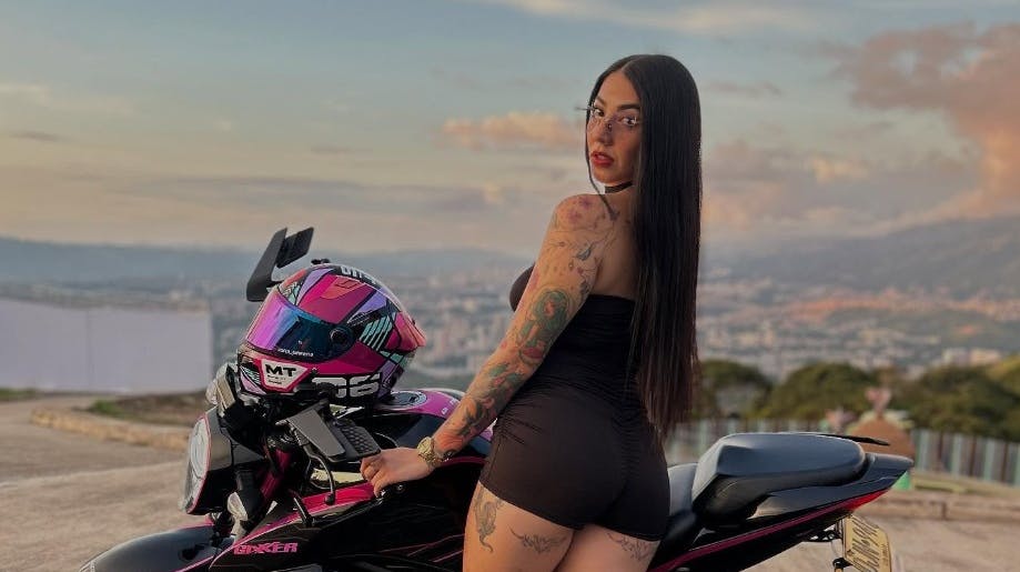 Karen Sofía Quiroz Ramírez - bedre kendt som "Bikergirl" - blev 25 år gammel
