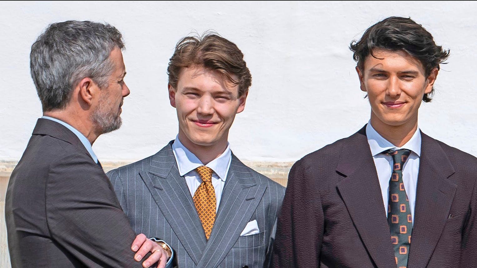 Grev Felix med sin farbror kong Frederik og grev Nikolai.
