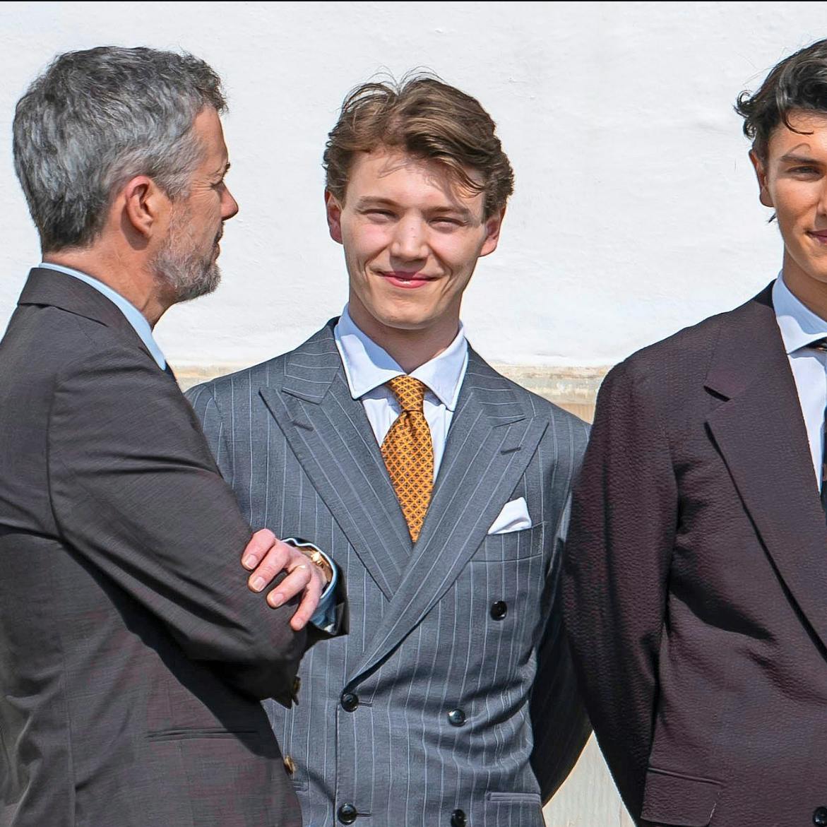 Grev Felix med sin farbror kong Frederik og grev Nikolai.