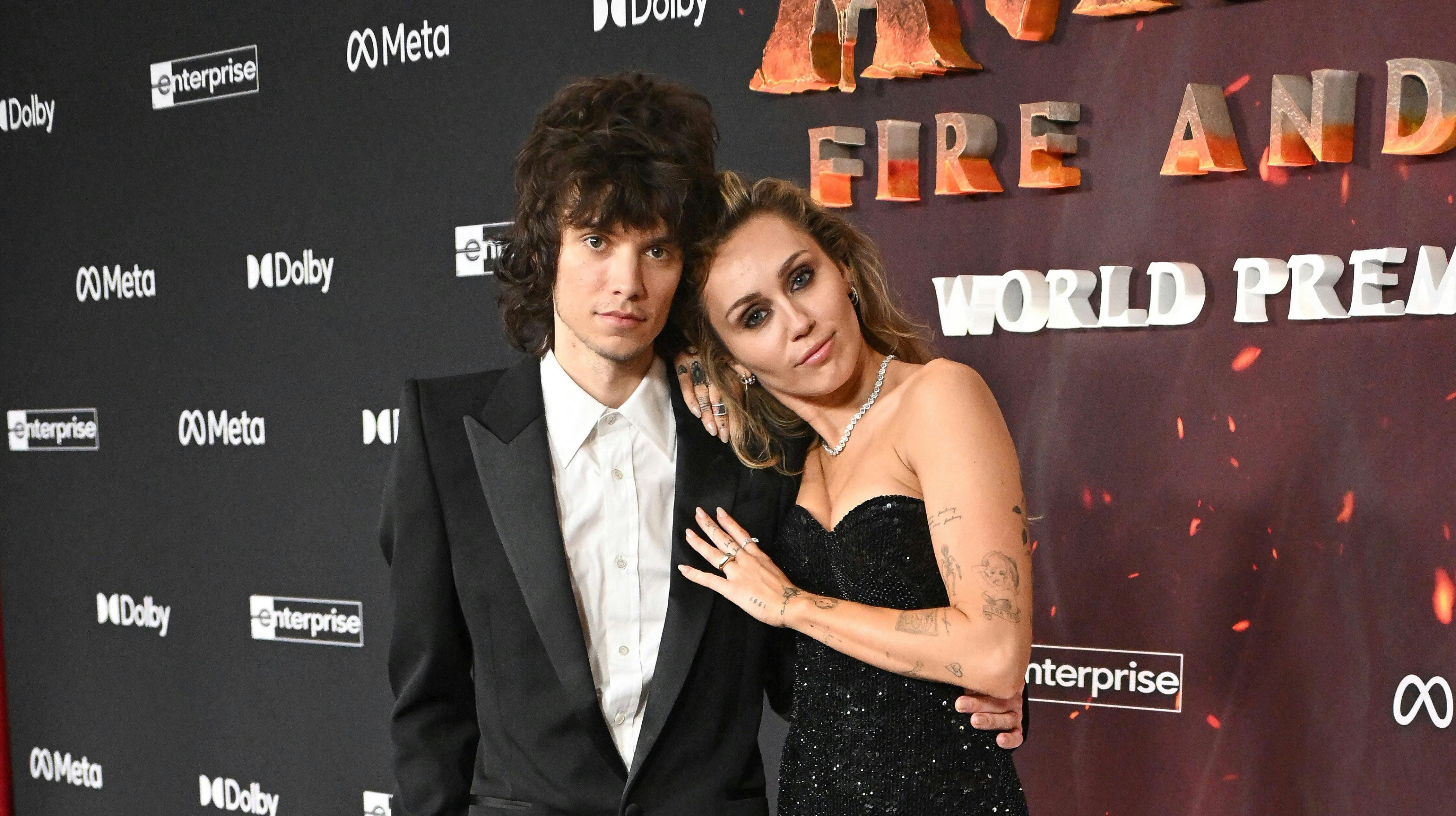 Miley Cyrus og Maxx til premiere på den nye "Avatar"-film 1. december 2025.