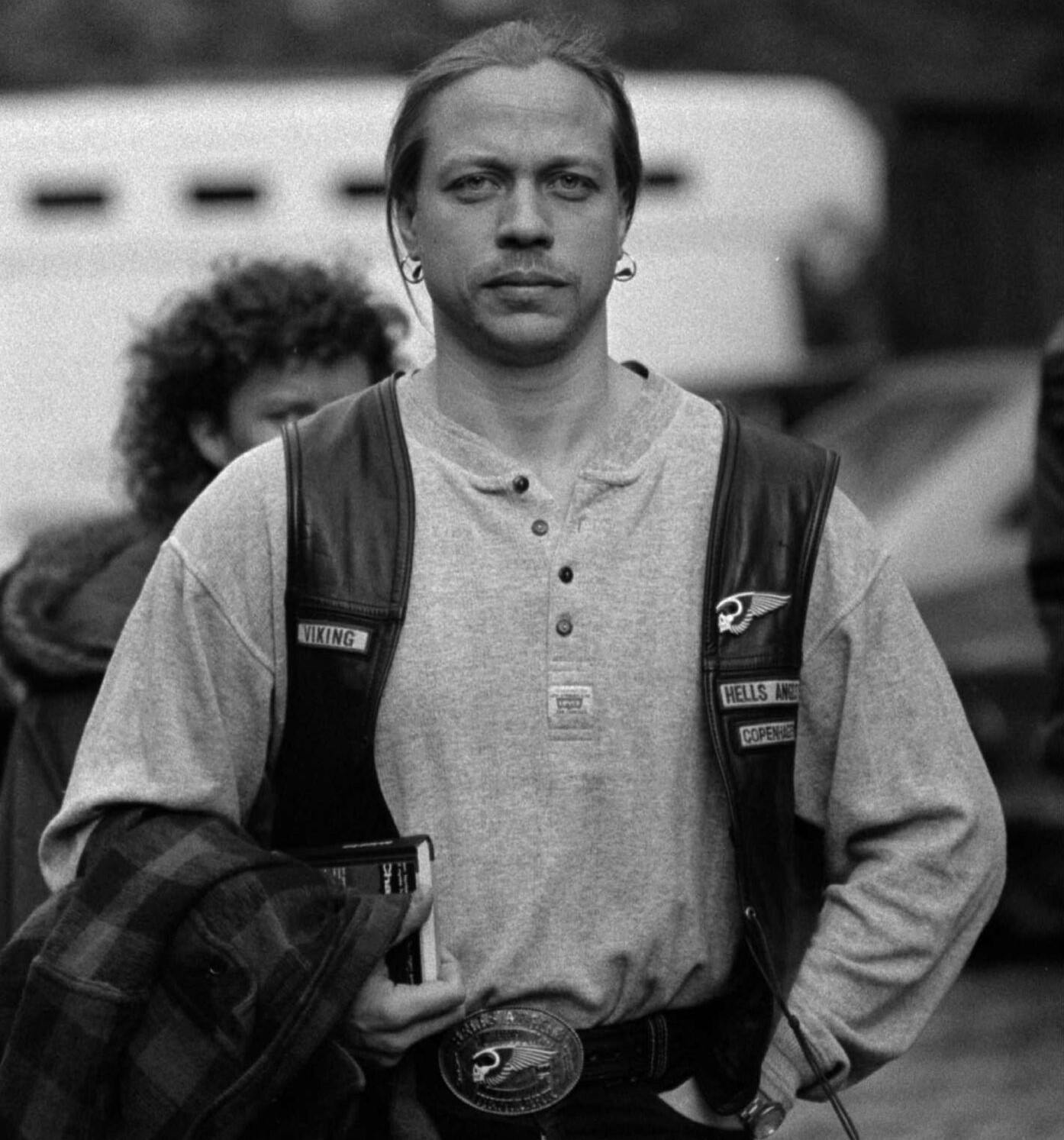 "Smukke Jens" som han så ud tilbage i 90'erne. Lig mærke til mærket "Viking" på hans højre bryst. Det er kun de såkaldt originale medlemmer af danske Hells Angels, som fik rockerklubben til Danmark, der må bære symbolet på deres rockervest.