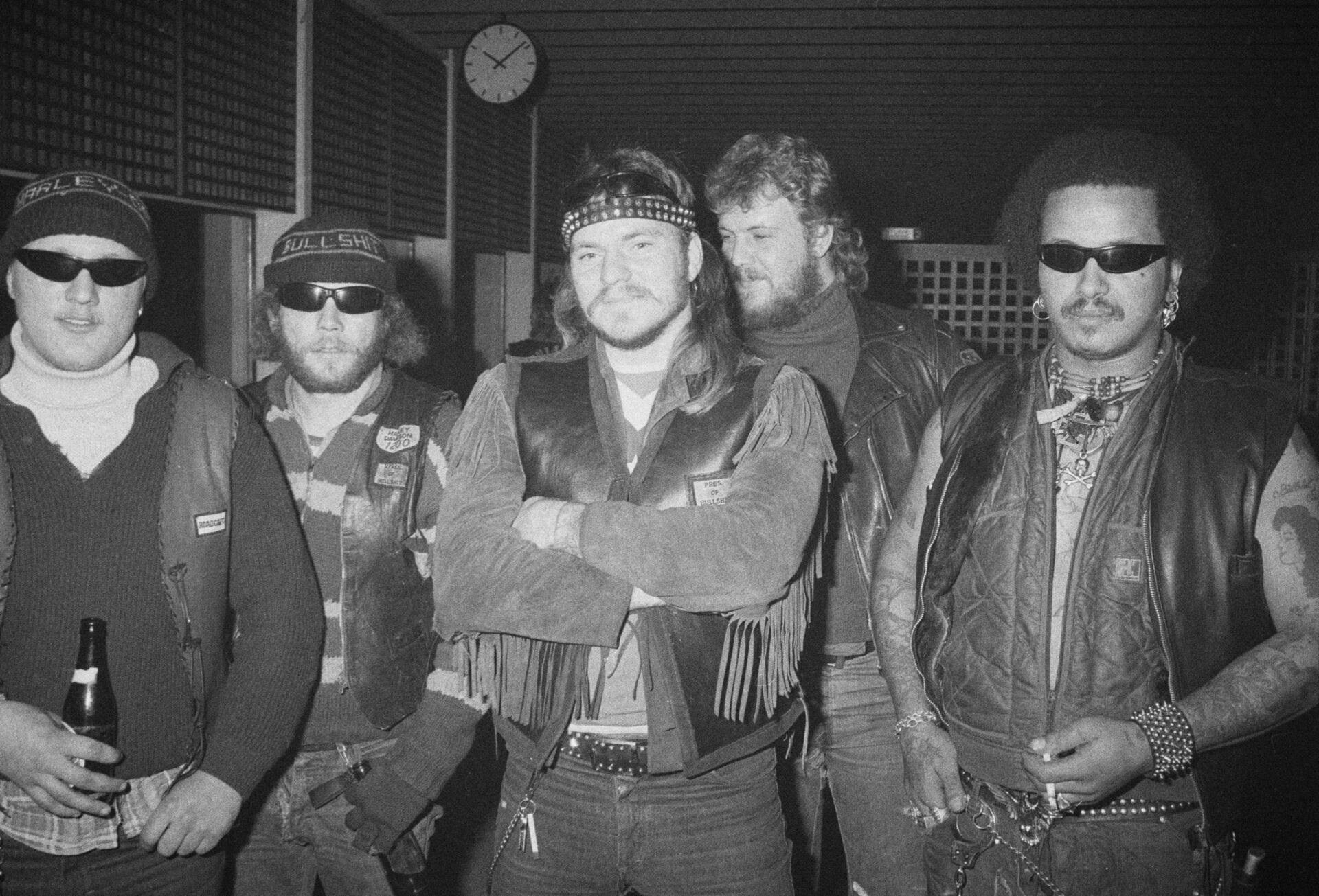 Makrellen fra rockergruppen Bullshit i forbindelse med en TV udsendelse, "Mellem mennesker" i TV-byen den 28. november 1983