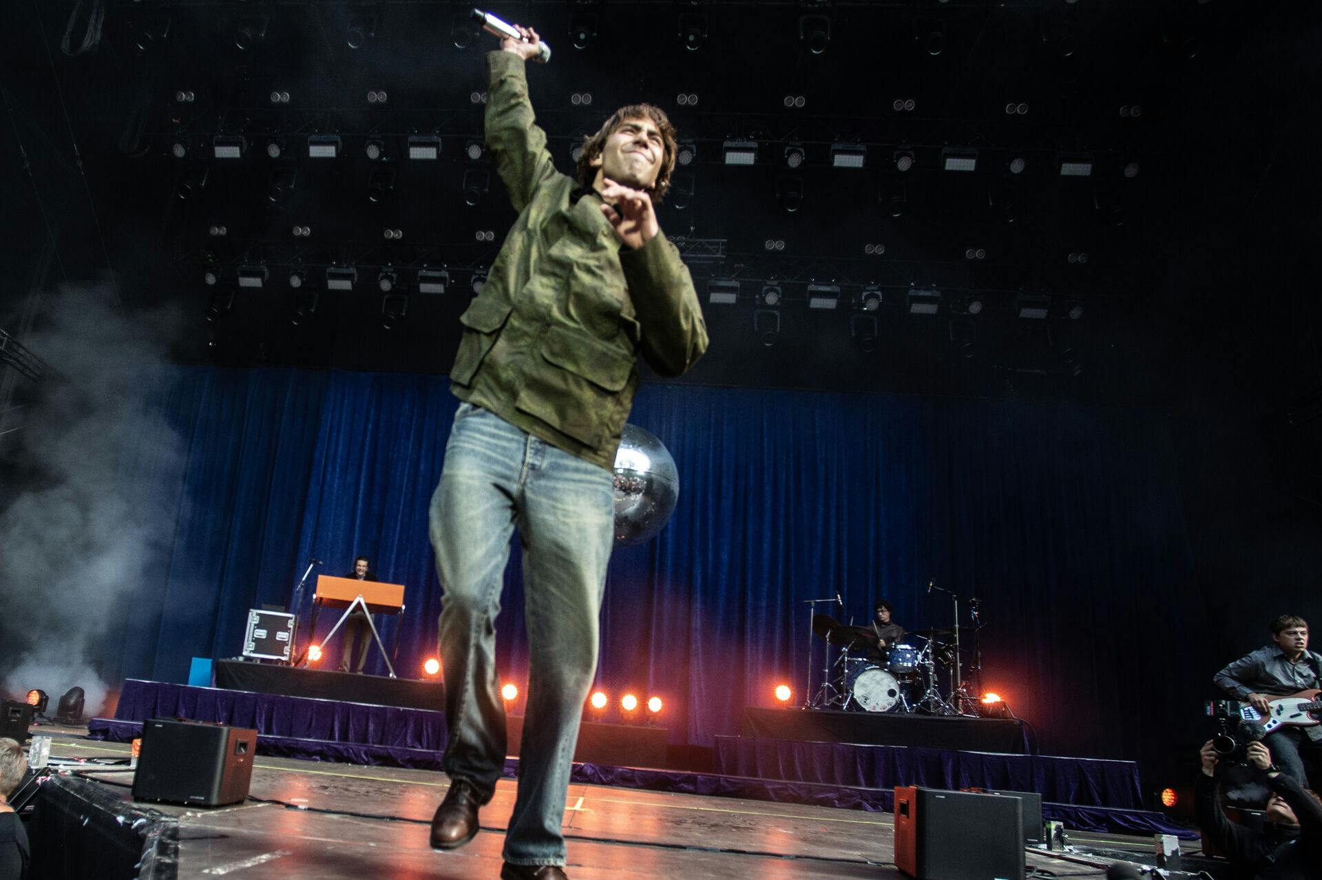 Aphaca spillede både på Smukfest og Roskilde Festival i år. Bandets kæmpehit fra 2024 "Smelter under månen" er den mest lyttede sang i år.