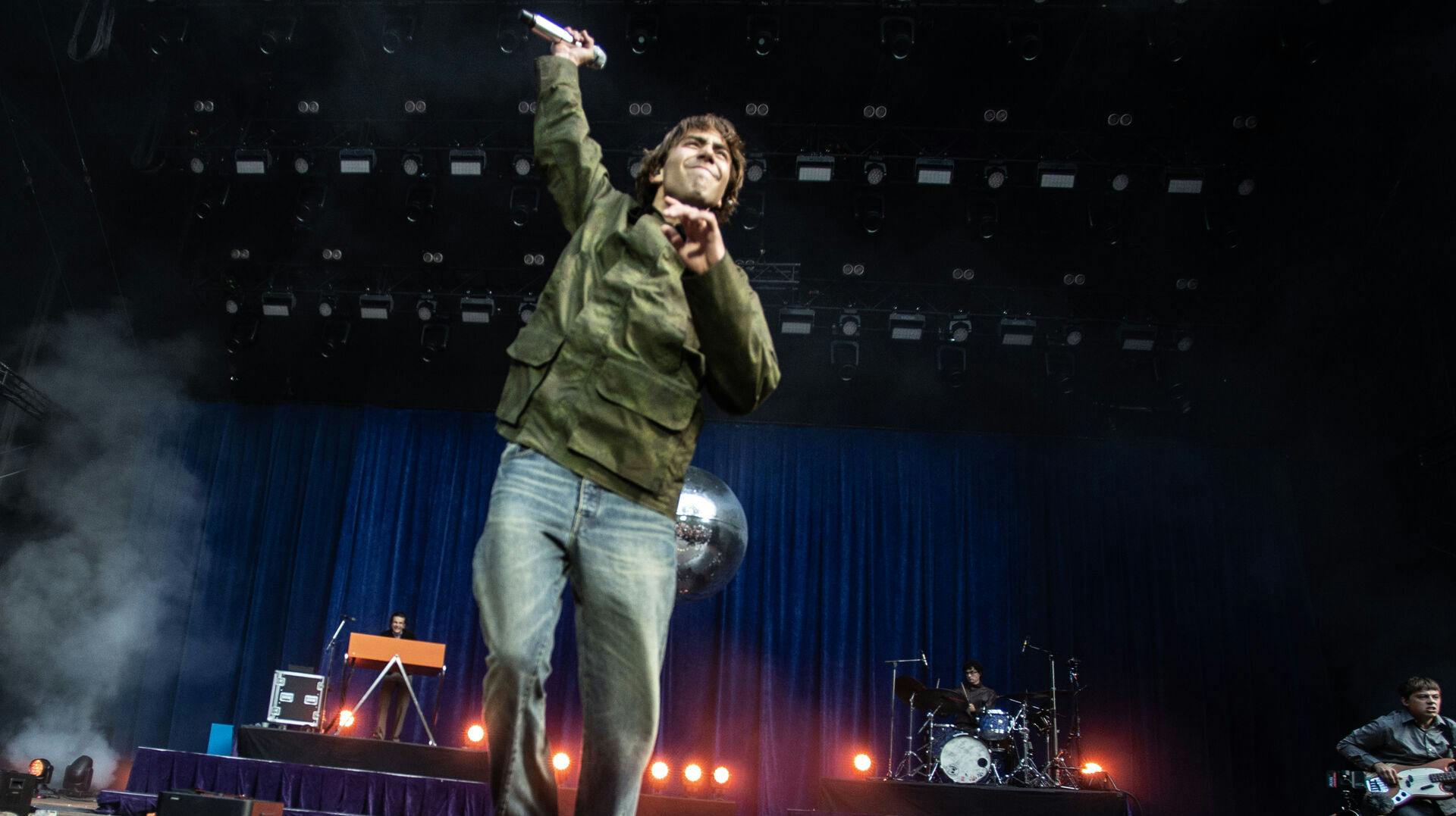 Aphaca spillede både på Smukfest og Roskilde Festival i år. Bandets kæmpehit fra 2024 "Smelter under månen" er den mest lyttede sang i år.