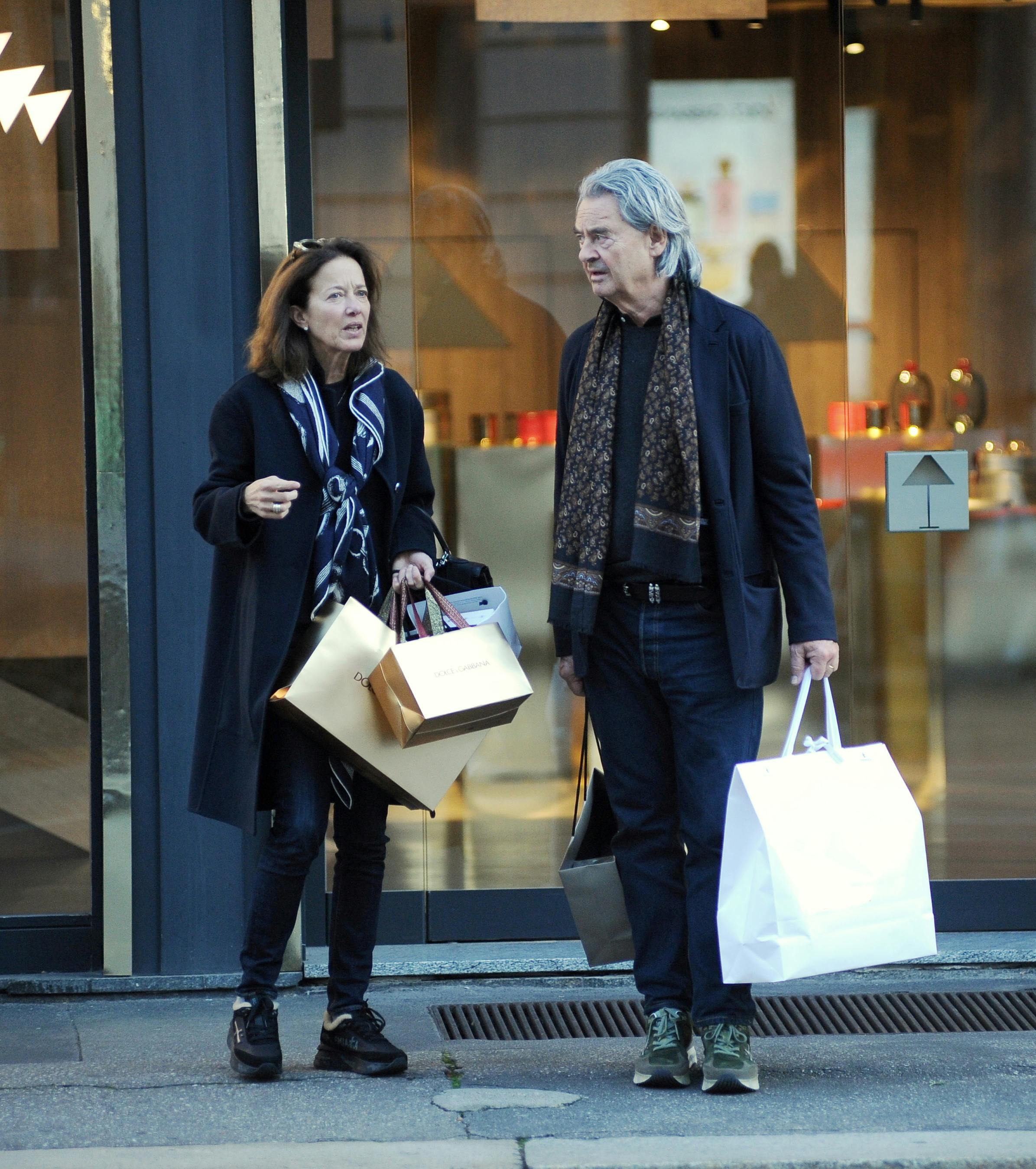 Det var i lukusbutikker som Dolce & Gabbana og i Premiata, at parret svingede dankortet.