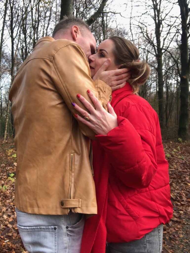 Alexanndra Christensen har tre gange skrevet til en fra "Landmand søger kærlighed". Nu er hun kæreste med en af de andre bejlere.