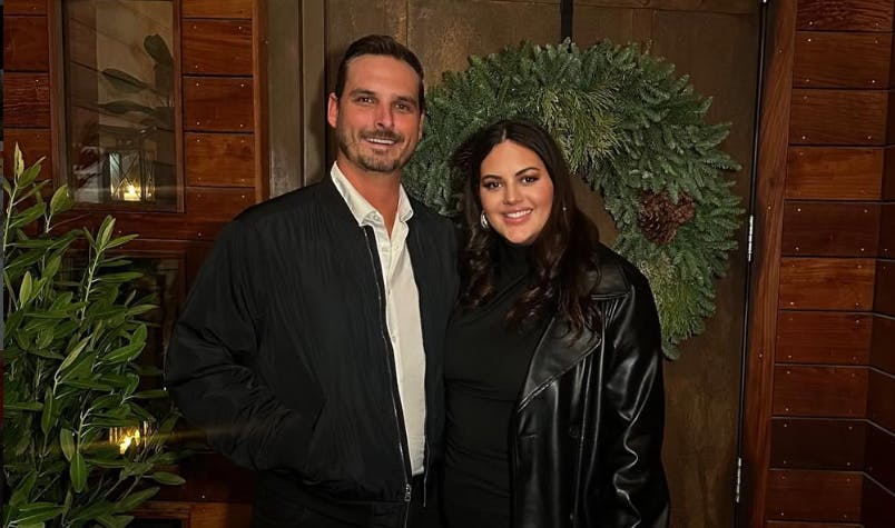 "Love is Blind"-parret Brennon og Alexa Lemieux skal skilles efter mere end fire år som mand og kone. Det afslører de på Instagram.