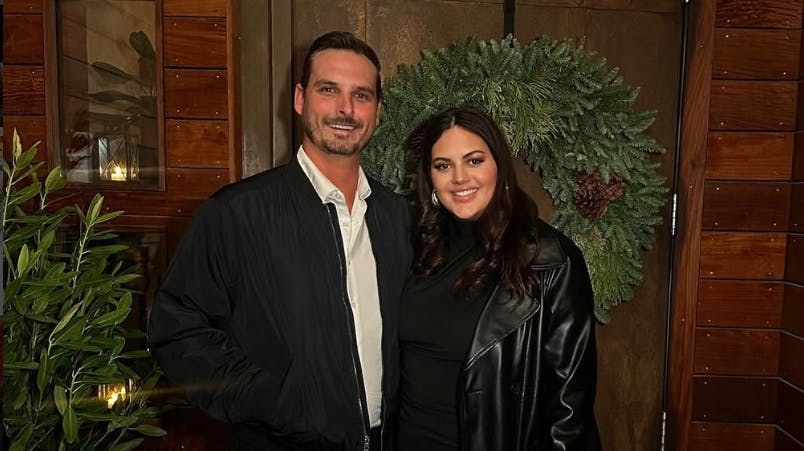 "Love is Blind"-parret Brennon og Alexa Lemieux skal skilles efter mere end fire år som mand og kone. Det afslører de på Instagram.