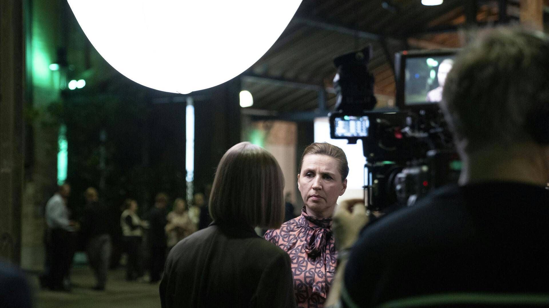 Mette Frederiksen erkendte efter kommunalvalget, at det var en fejl ikke at tale om og gøre mere ved danskernes alt for høje fødevarepriser. Alligevel er der ingen lavere moms i sigte på denne side af folketingsvalget næste år.