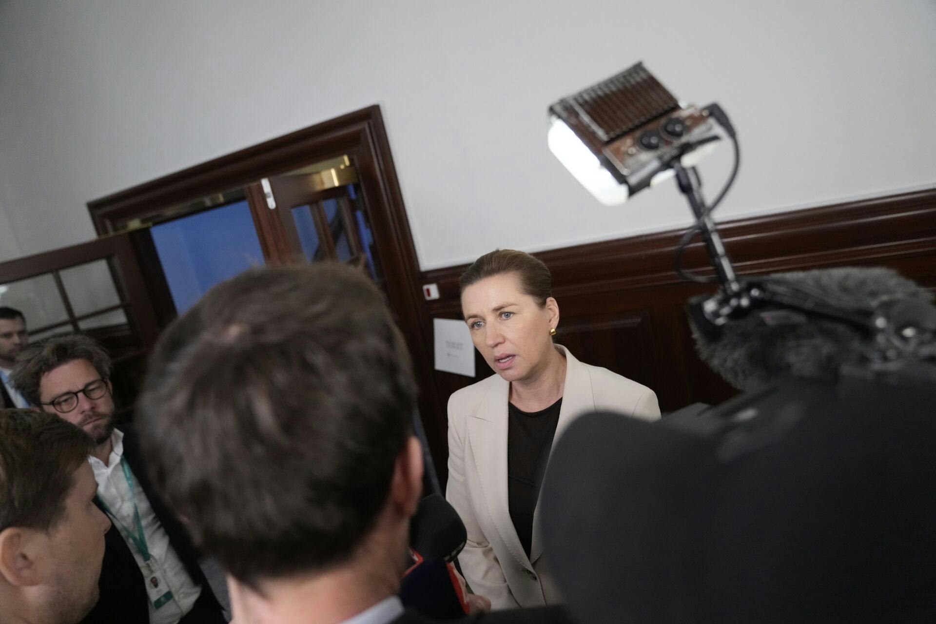 Er Mette Frederiksen i panik eller bare blevet klogere?