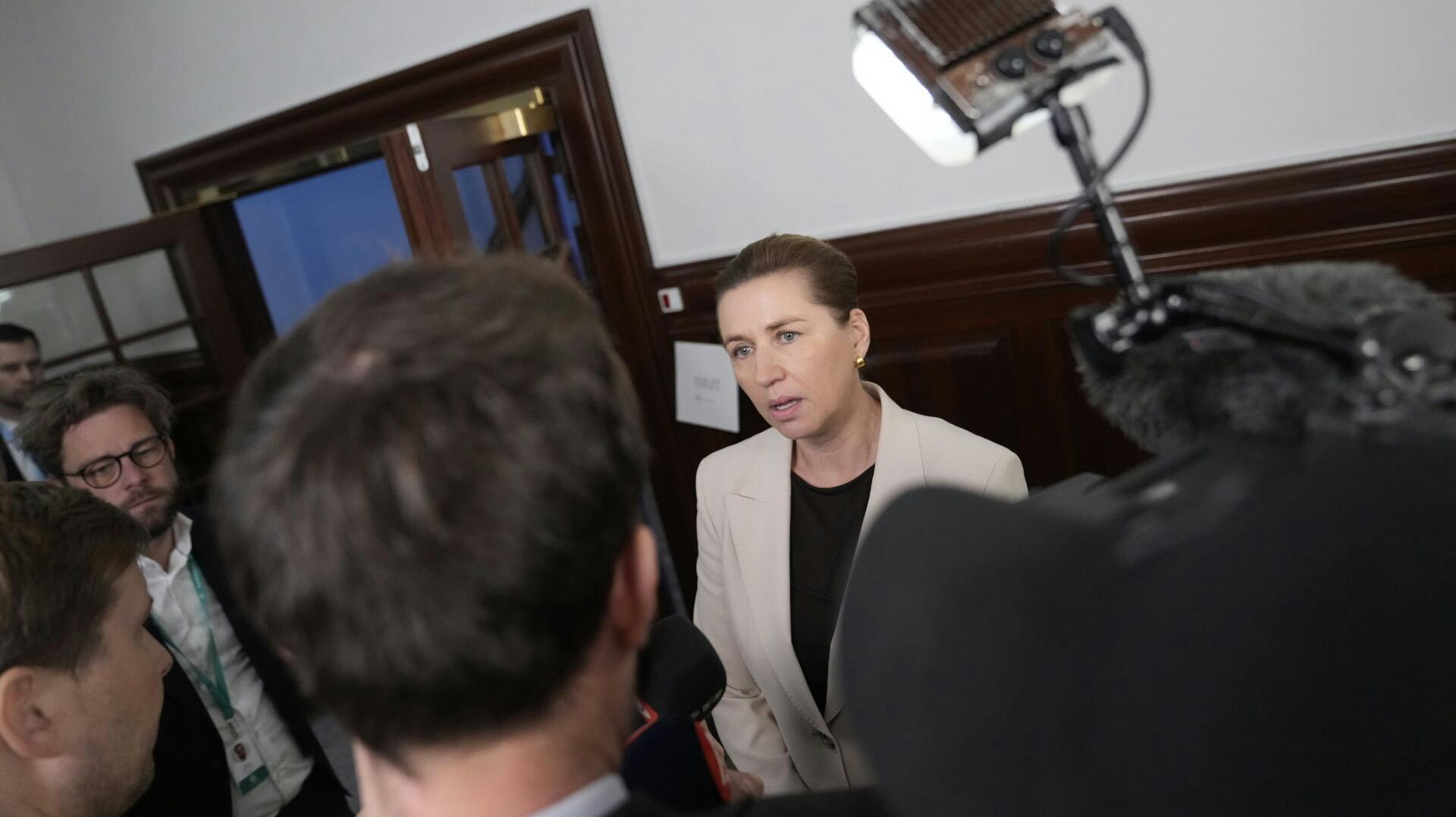 Er Mette Frederiksen i panik eller bare blevet klogere?