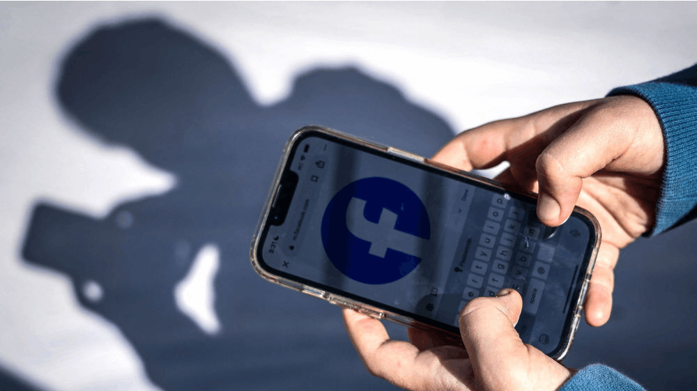 Den 10. december bliver det forbudt for unge under 16 år at tilgå sociale medier. (Arkivfoto). - Foto: David Gray/Ritzau Scanpix