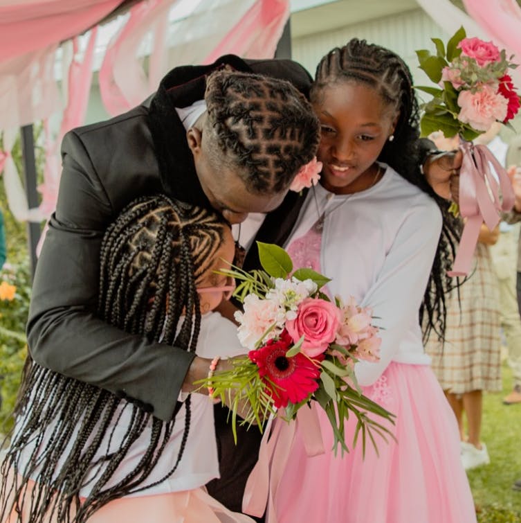Fædrene og døtrene blev glade for at se hinanden.
