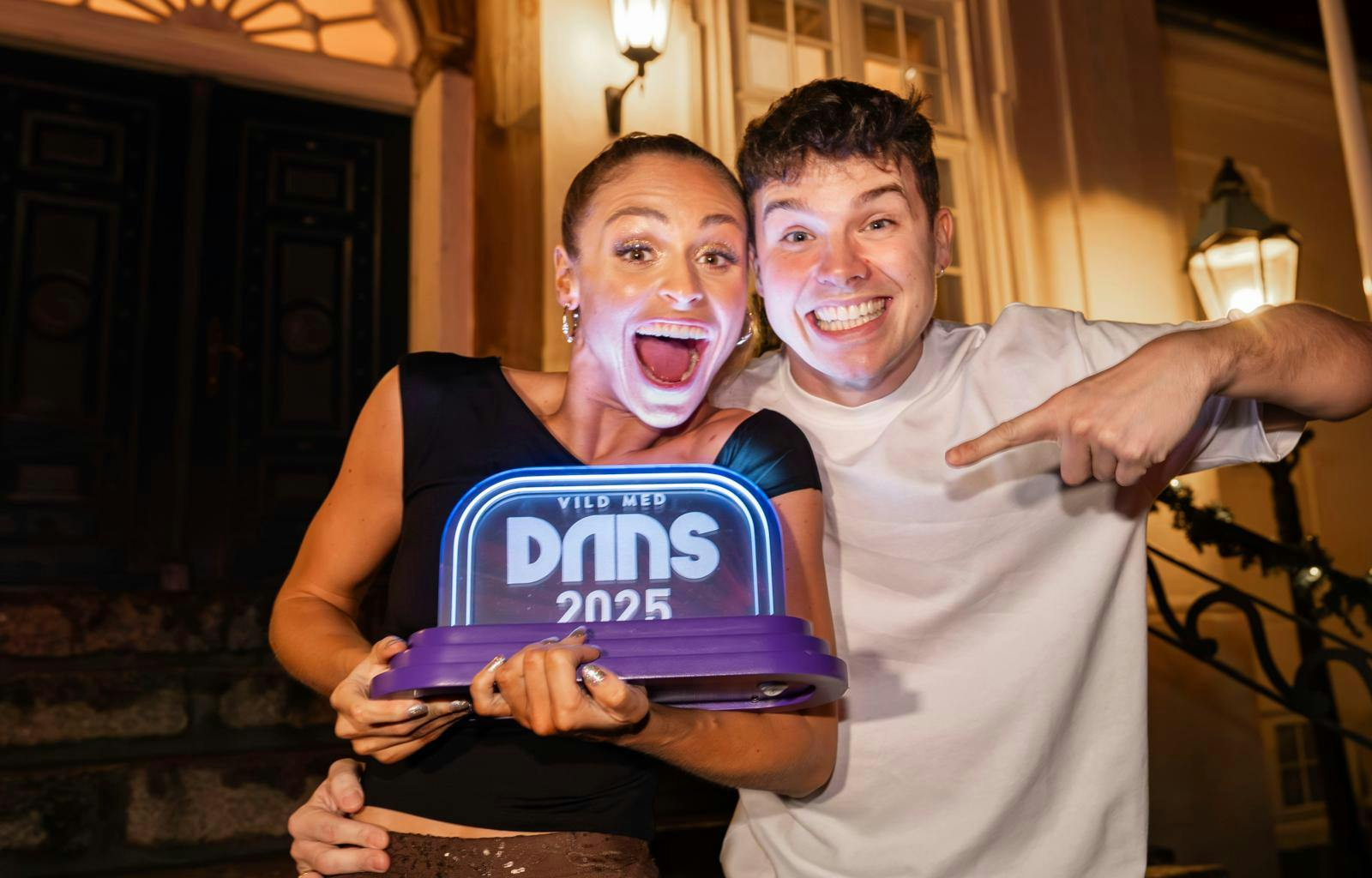 Jasmin Lind og Mika Schultz er i fuld gang med at flytte.